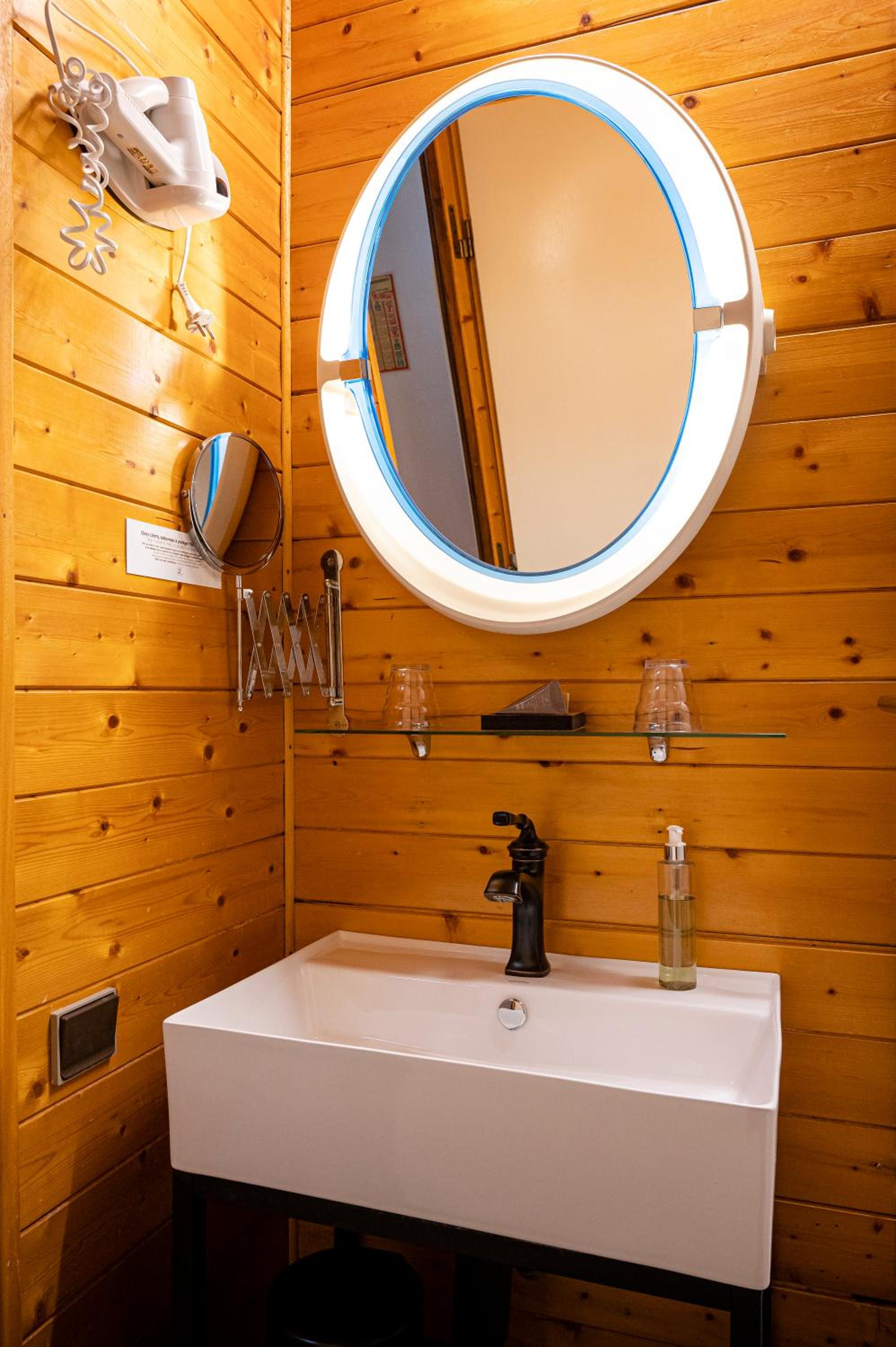 Classic Double Room - Photo 2