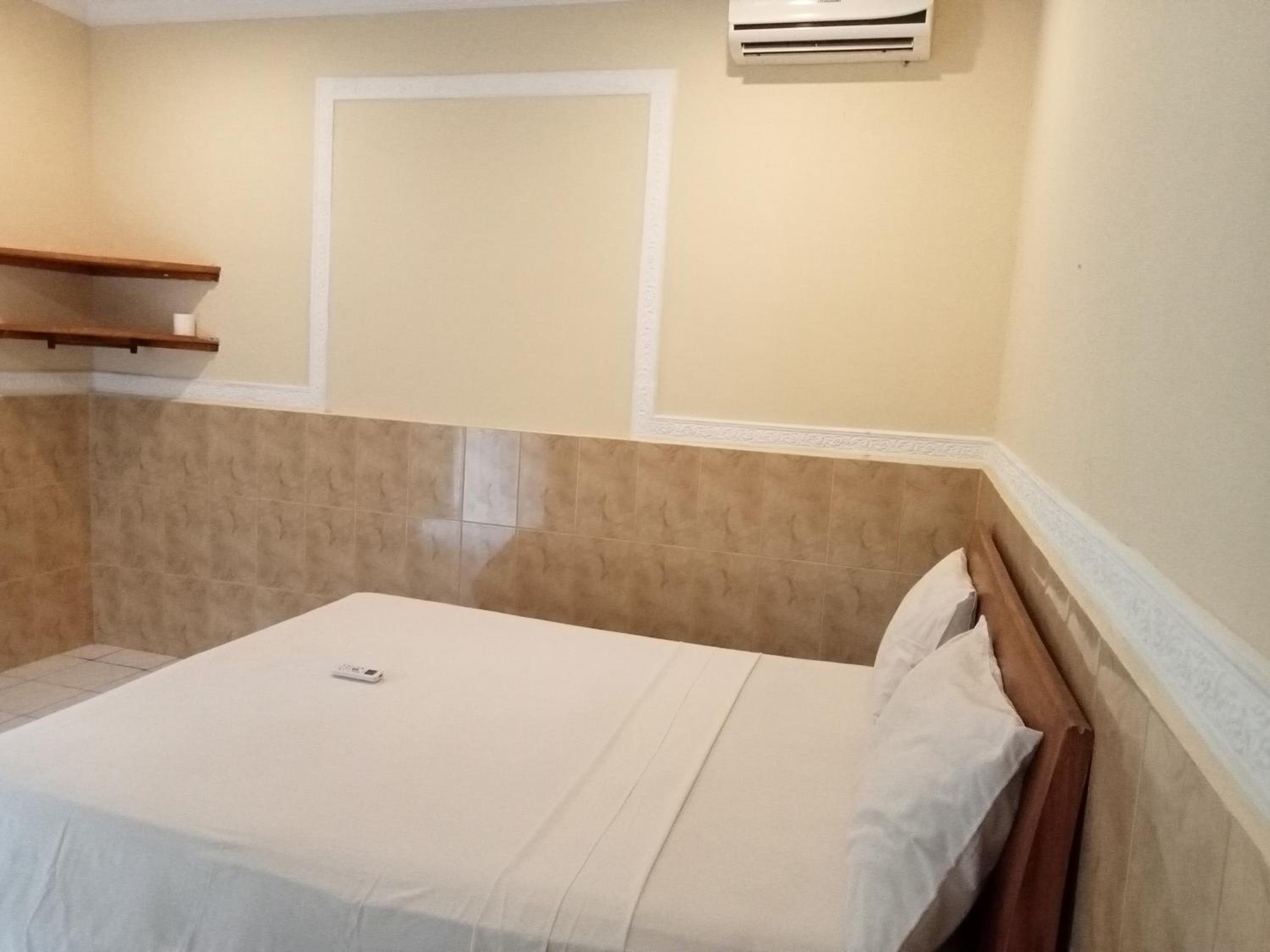 Budget Double Room - Photo 6