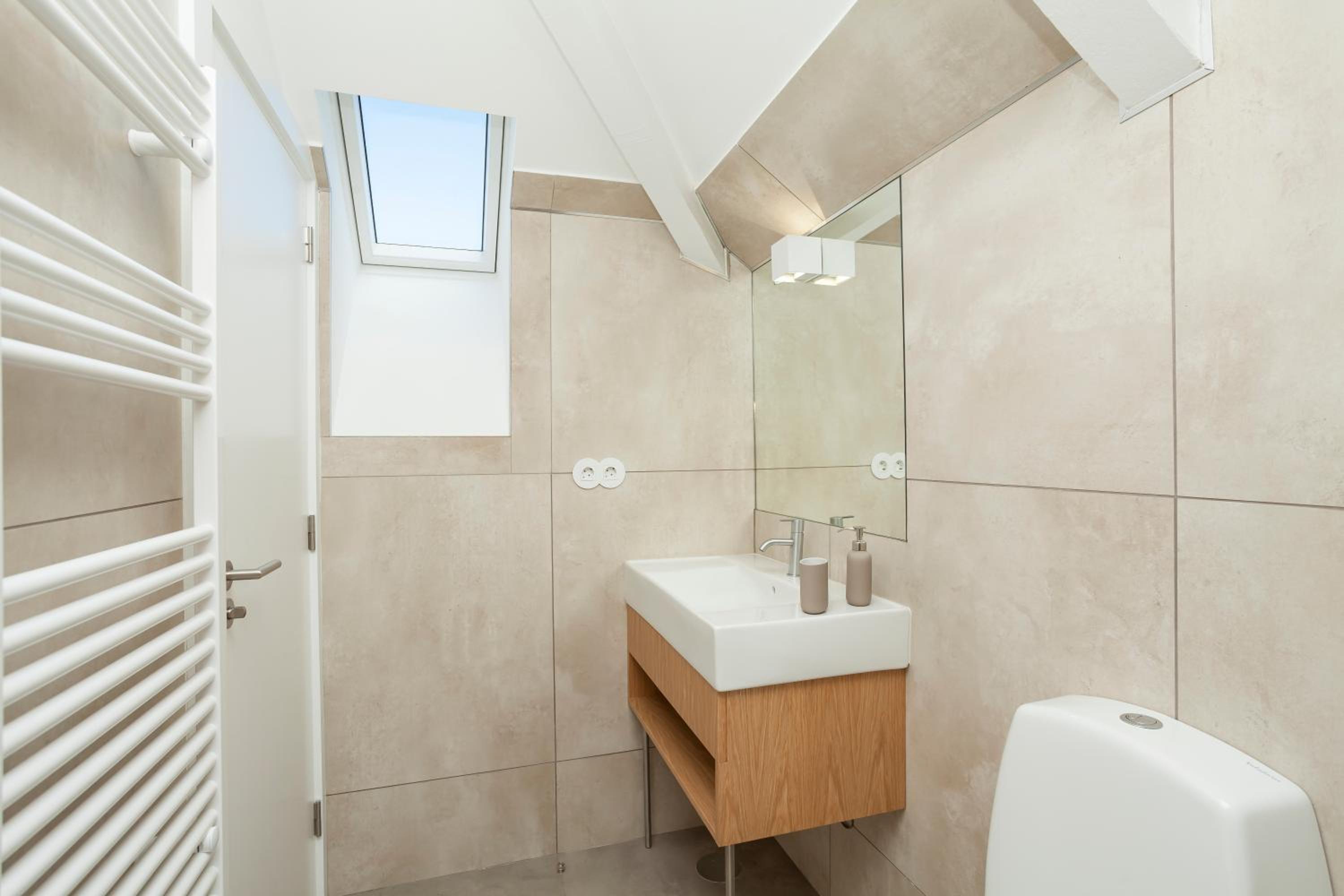 King Suite - Photo 10