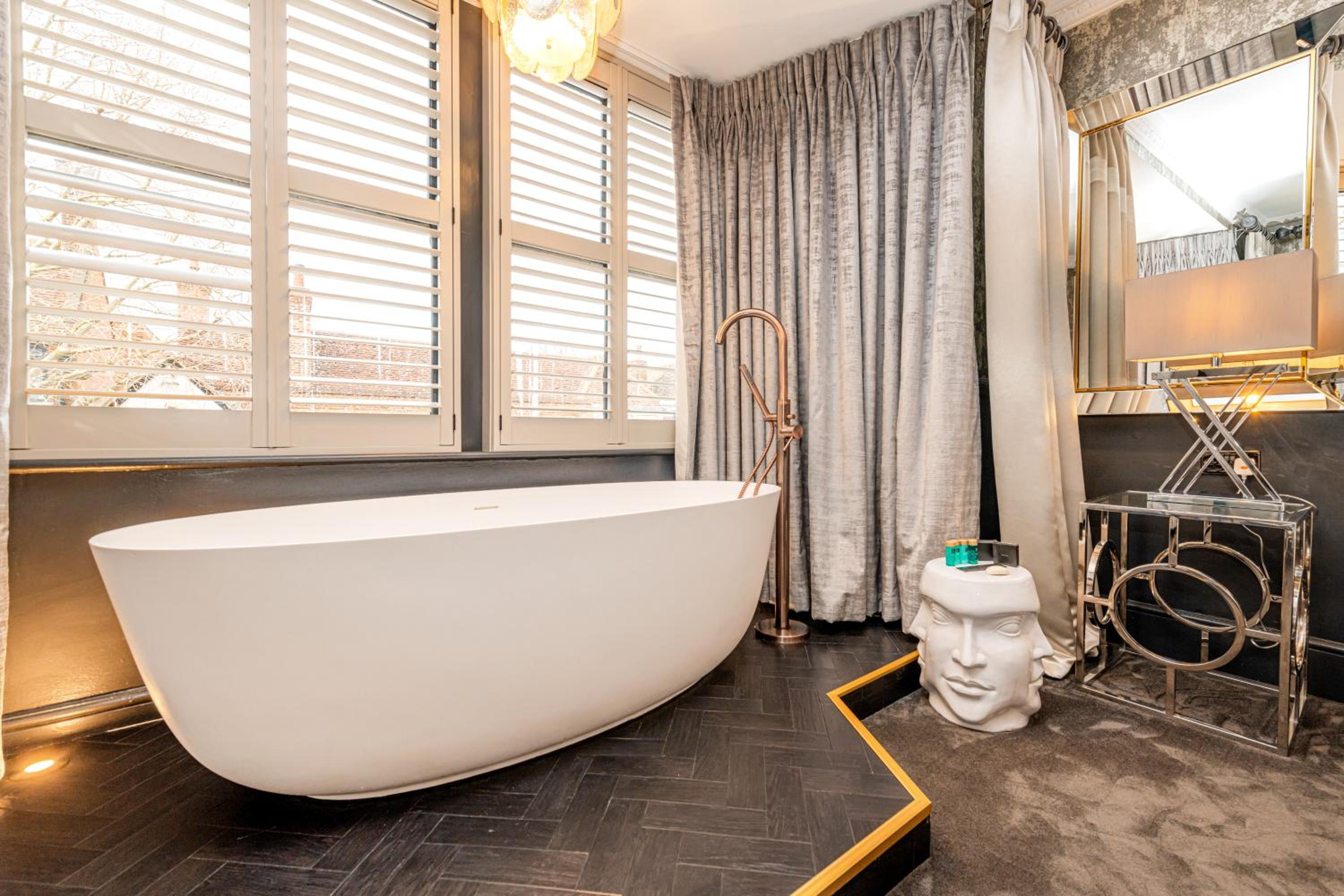 Deluxe Double Room with Bath - Photo 3