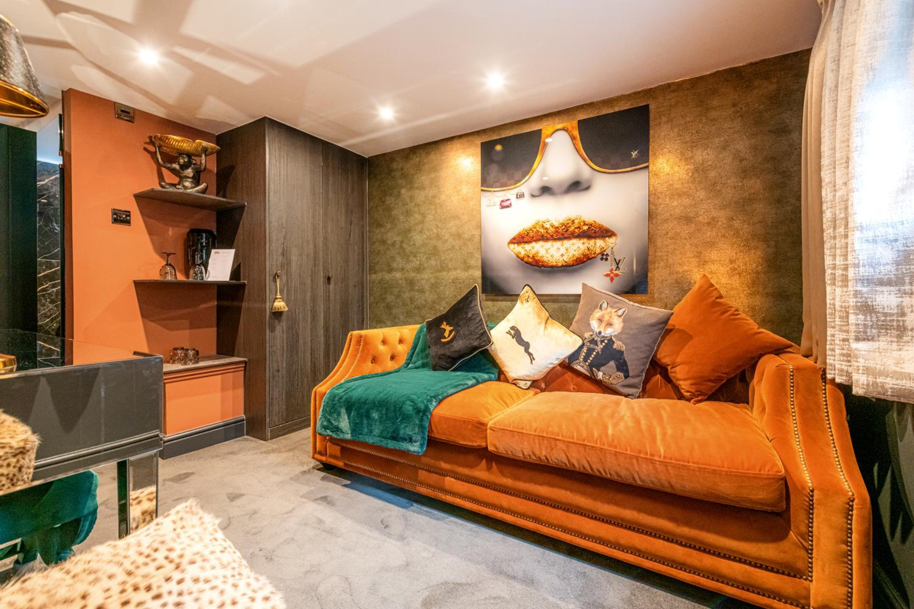 Deluxe Suite - Photo 10