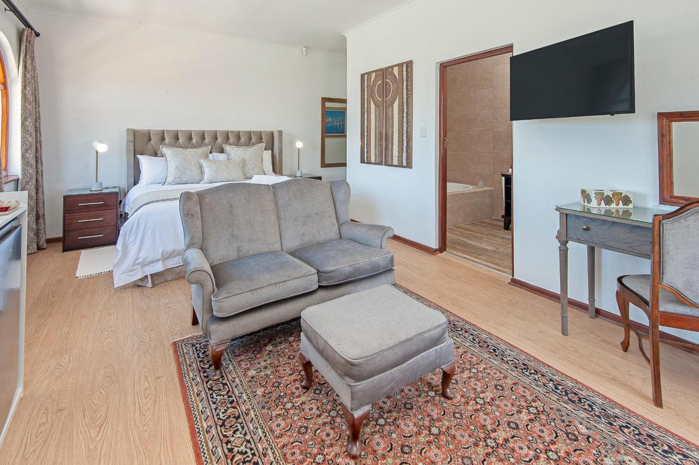 Deluxe King Suite photo 1