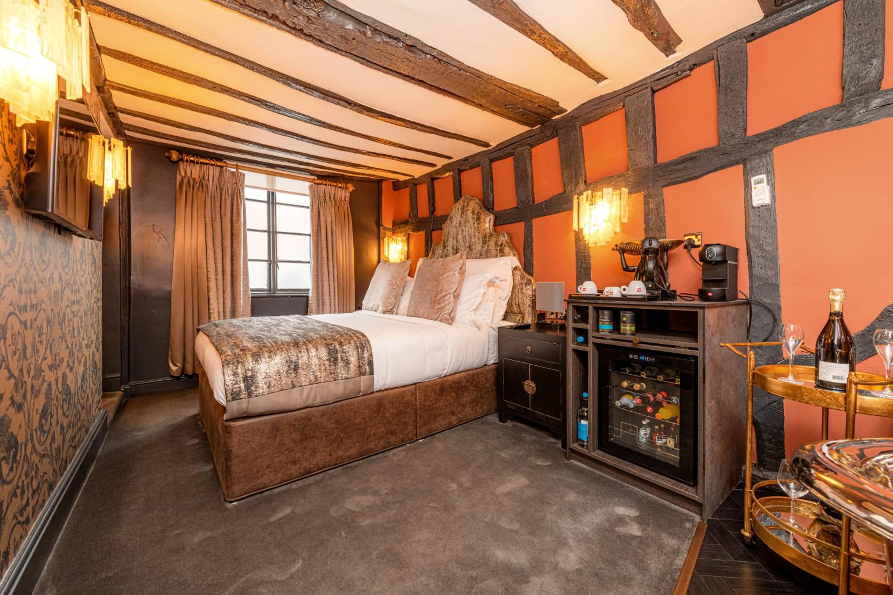 Deluxe Suite - Photo 7