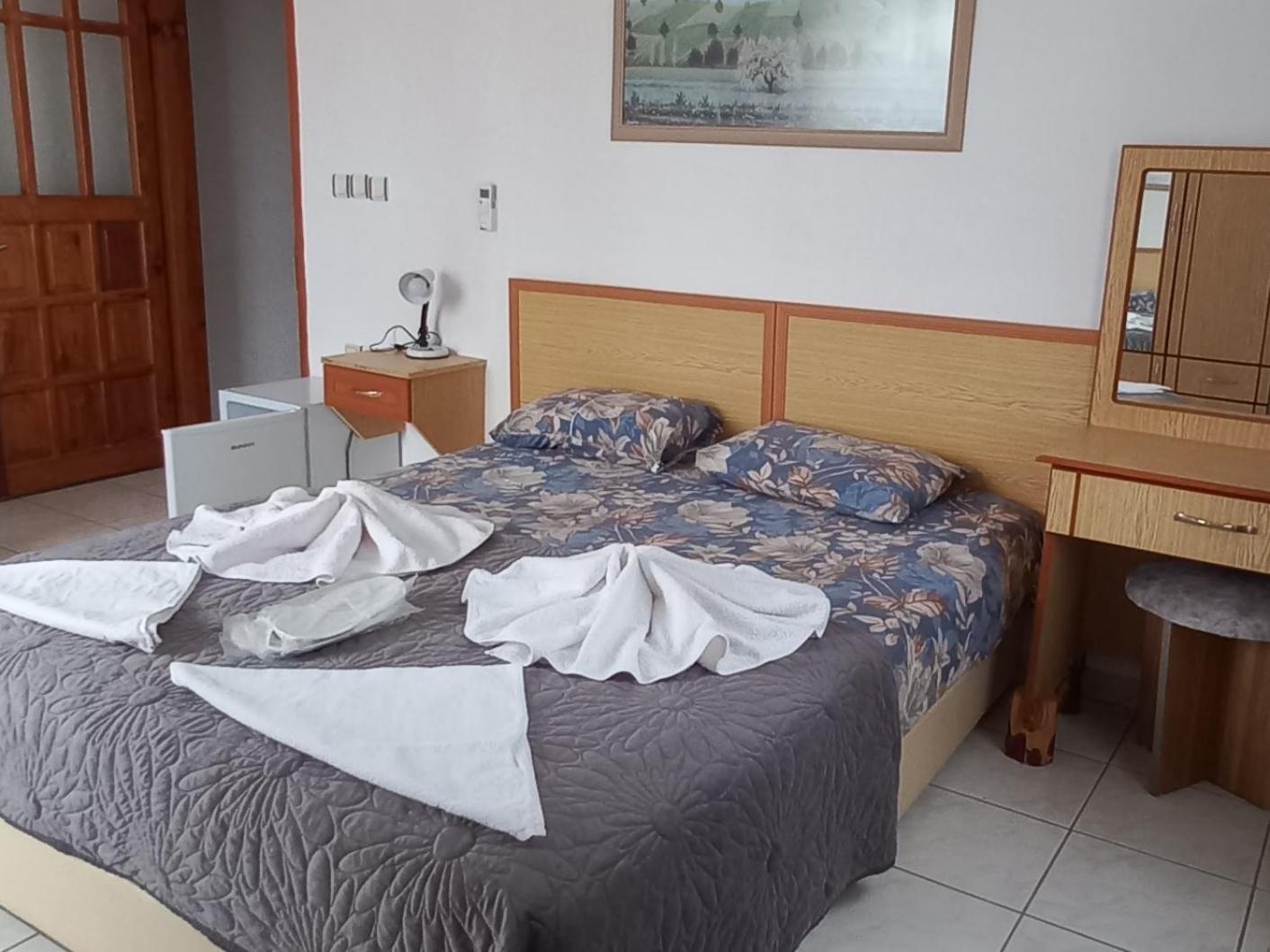 One-Bedroom House - Photo 11