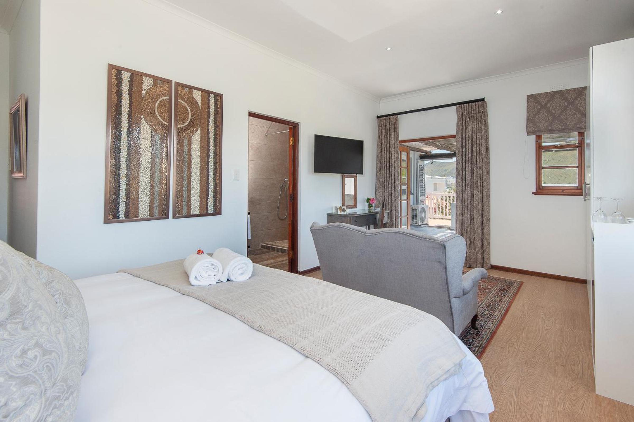 Deluxe King Suite photo 3