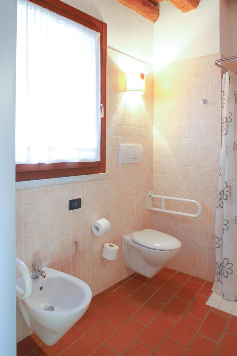Double or Twin Room - Disability Access photo 2