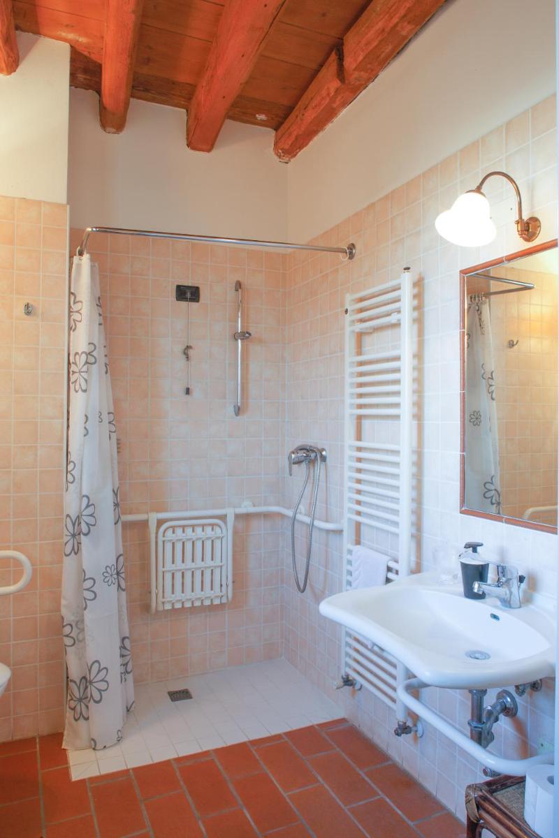 Double or Twin Room - Disability Access photo 3