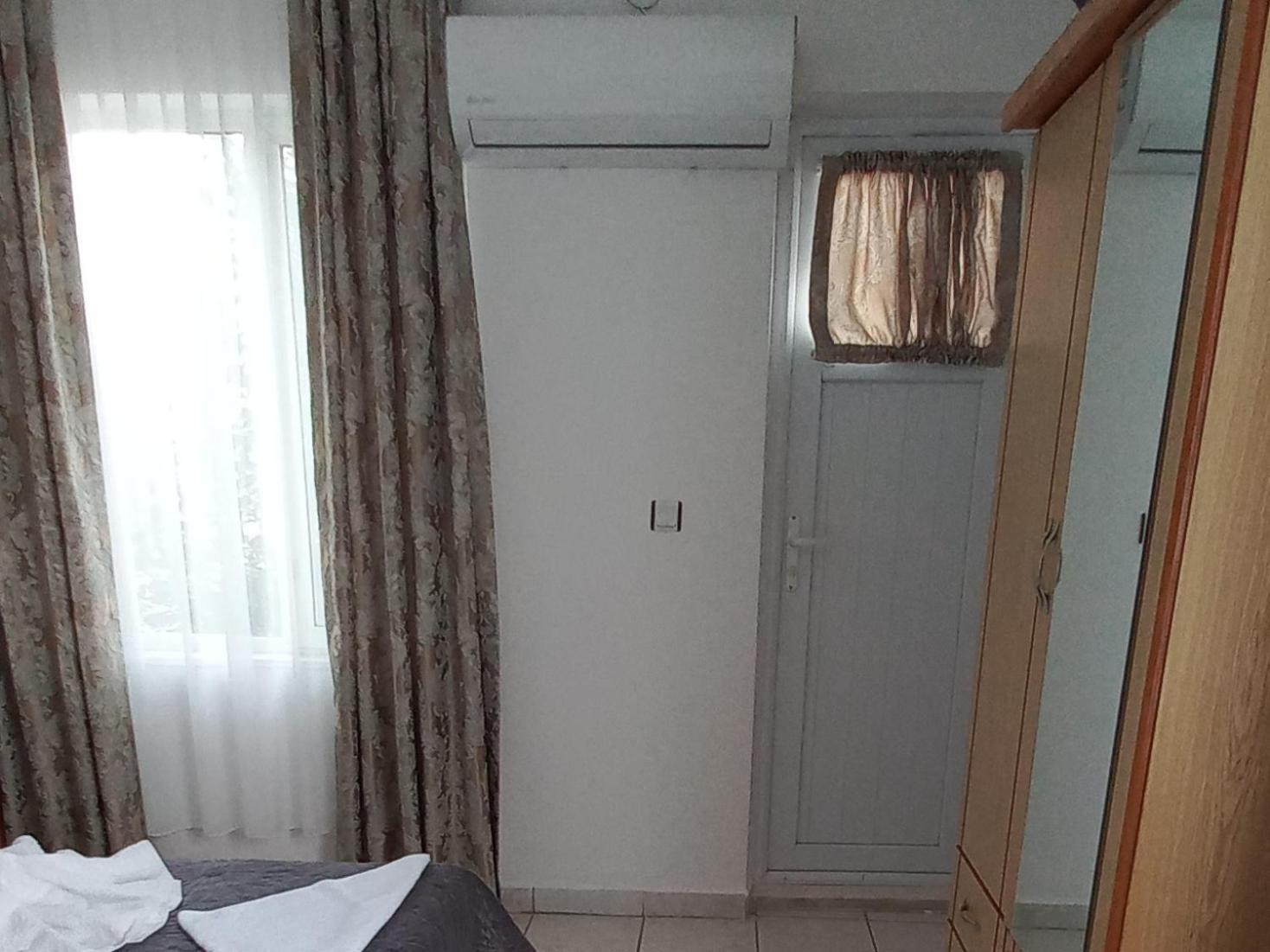 One-Bedroom House - Photo 14