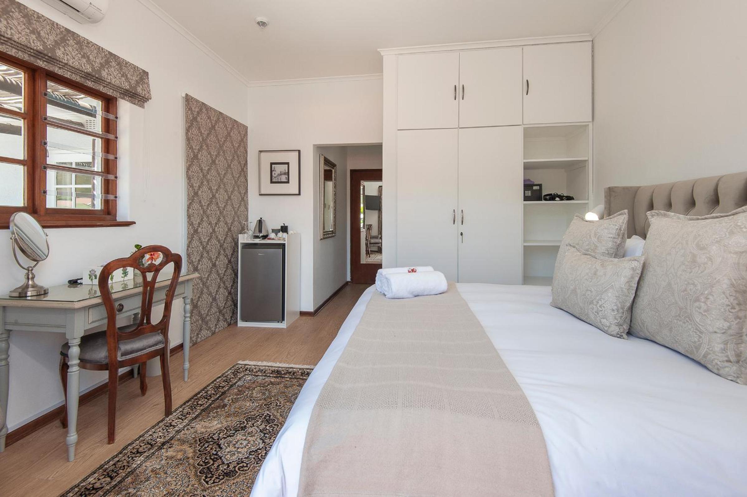 King Room with Balcony photo 2