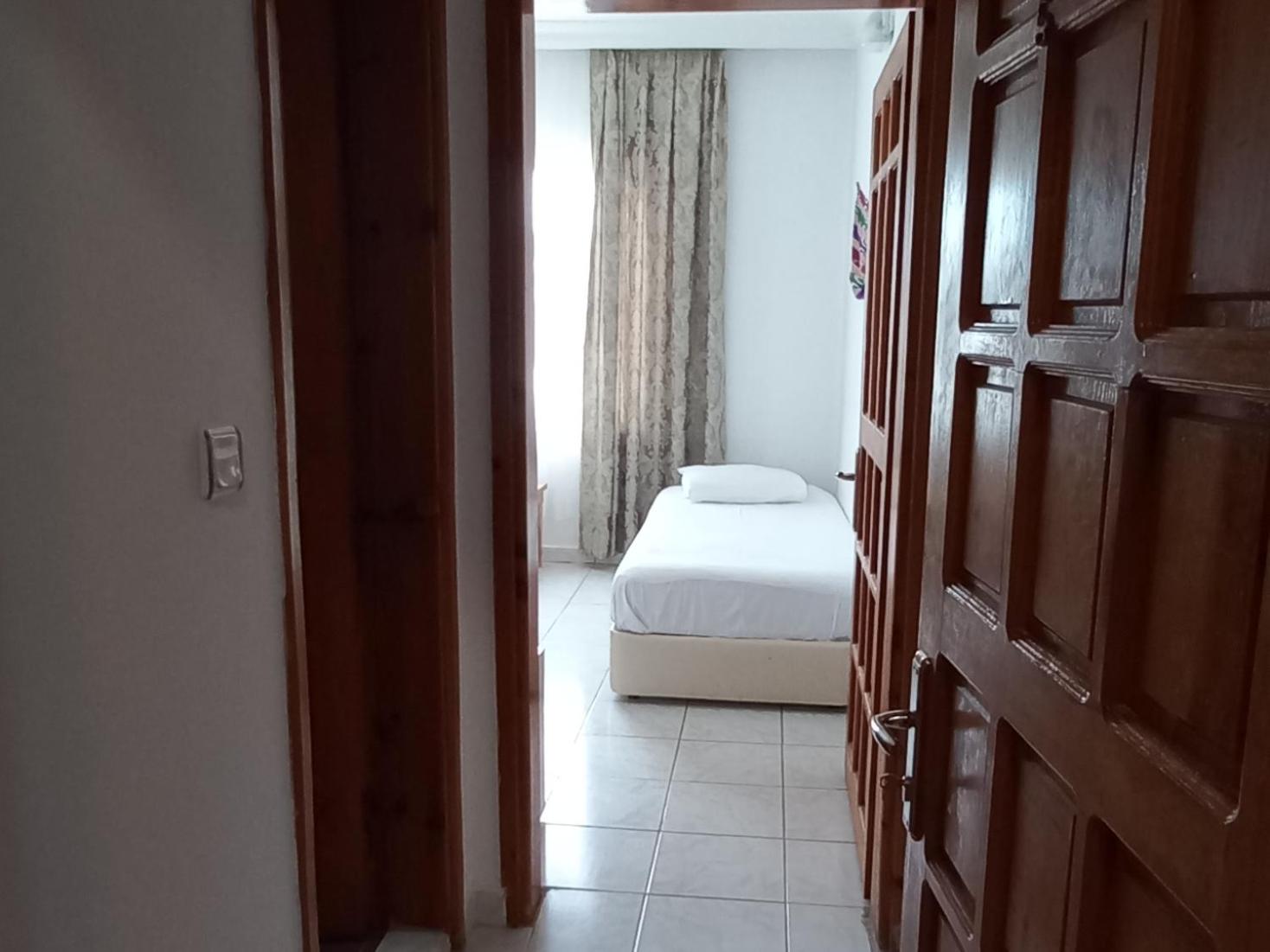 One-Bedroom House - Photo 17