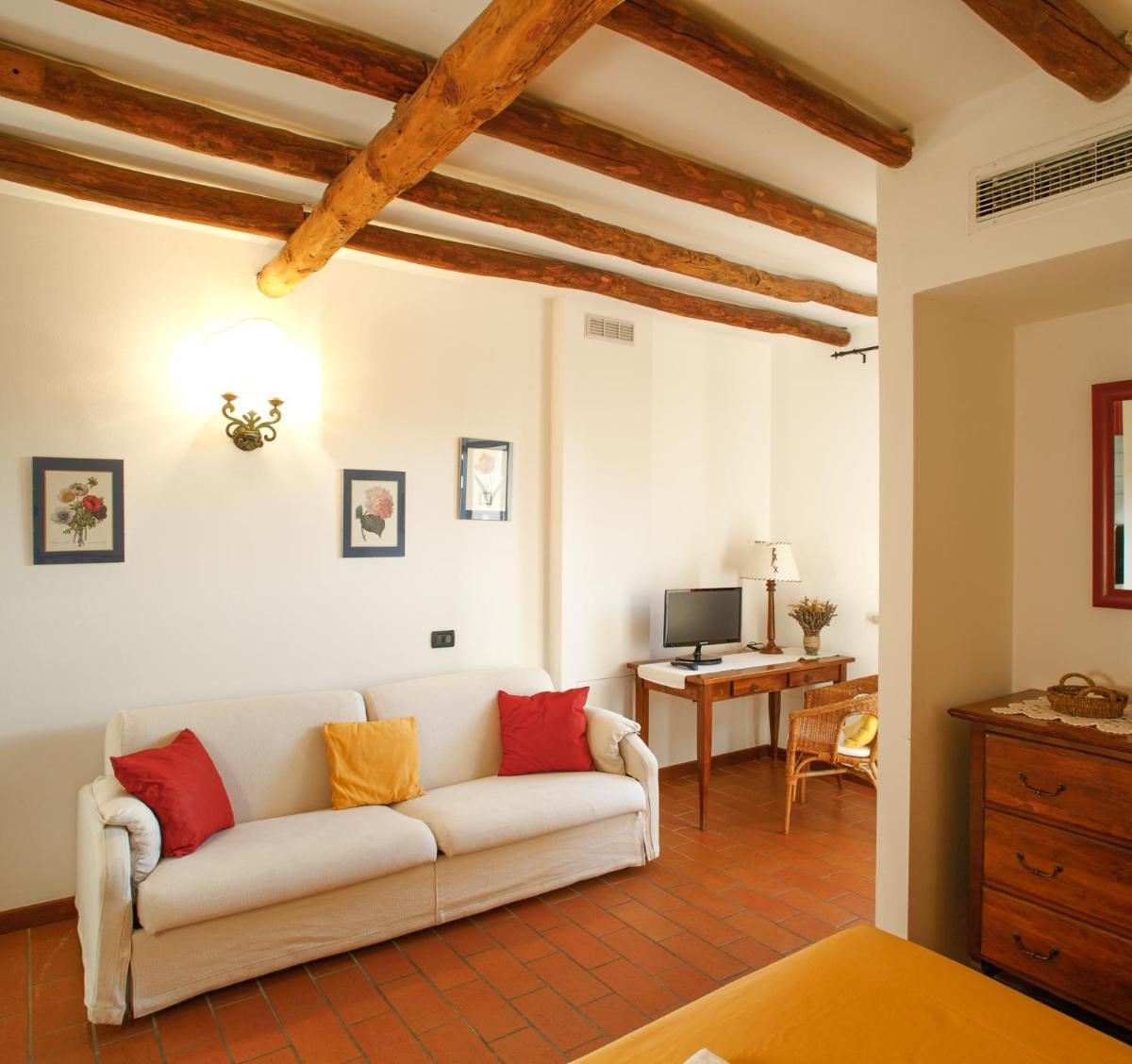 Double or Twin Room with Private Bathroom photo 2