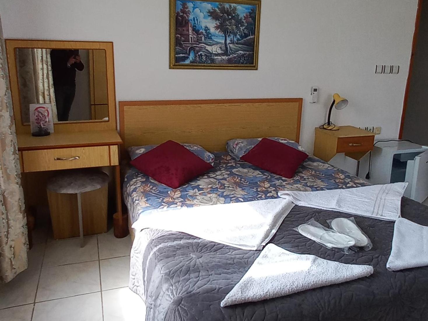 One-Bedroom House - Photo 18