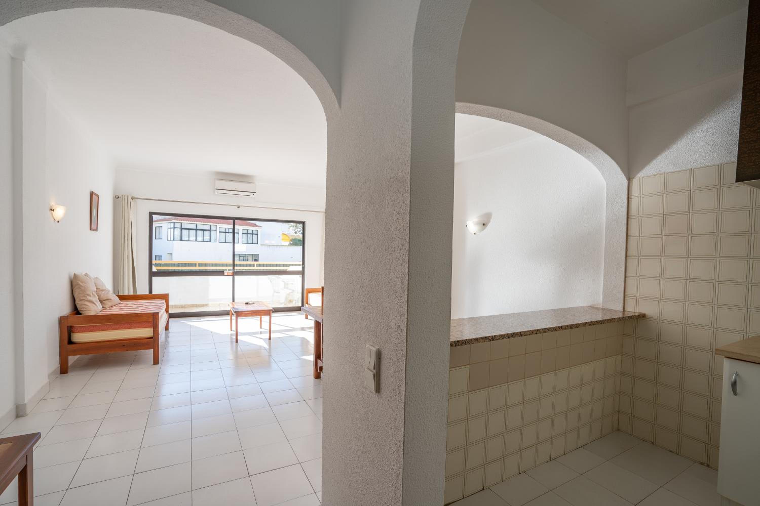 Studio Apartment - Photo 2
