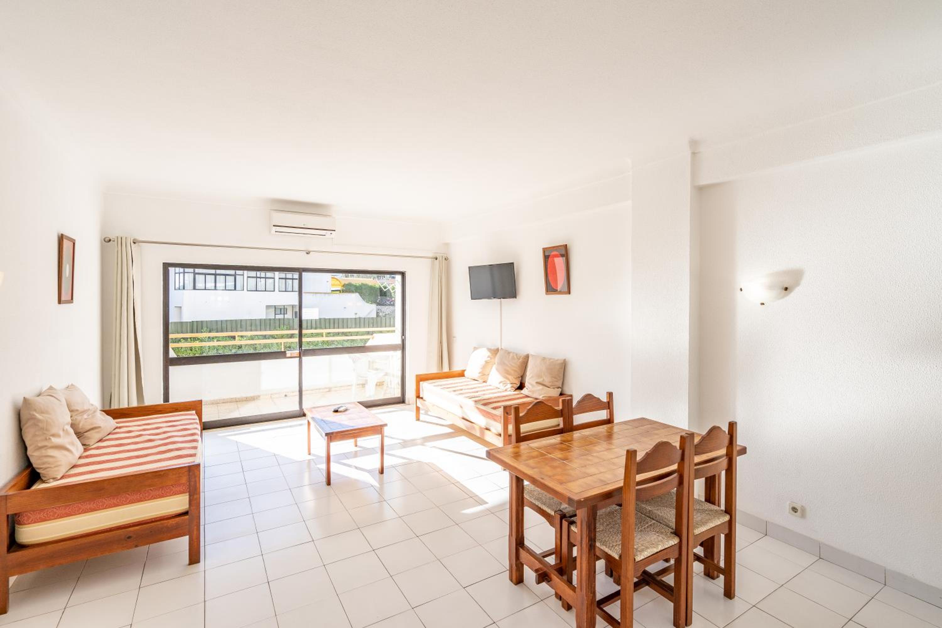 Studio Apartment - Photo 1