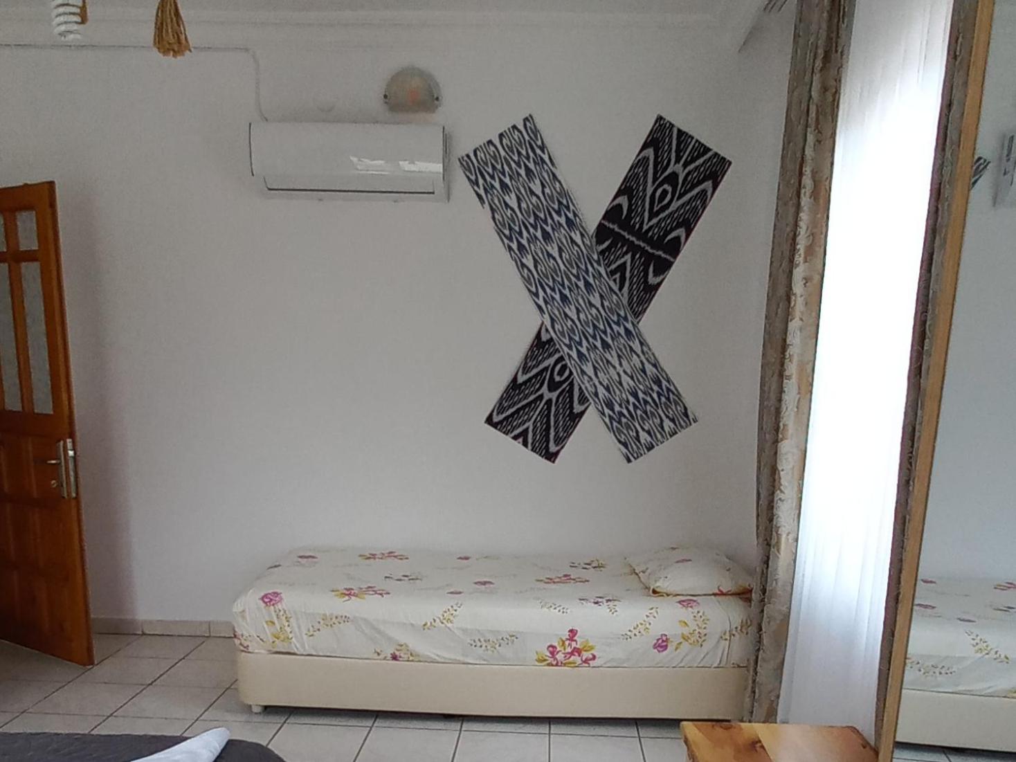 One-Bedroom House - Photo 19
