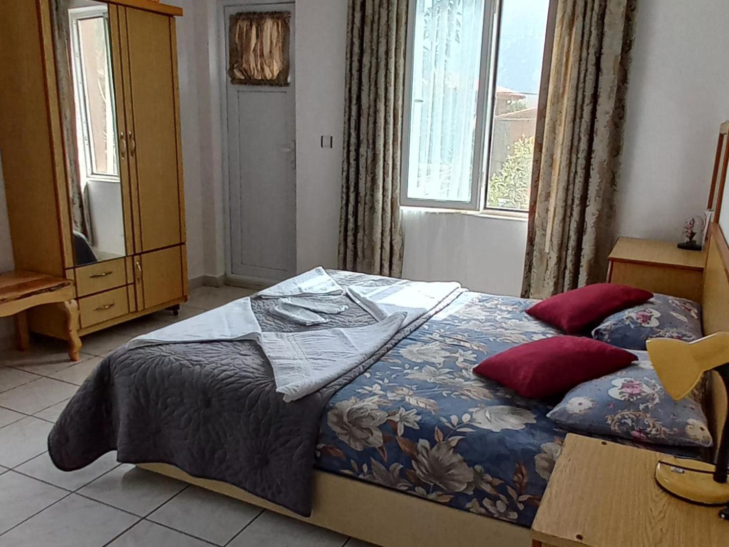 One-Bedroom House - Photo 20