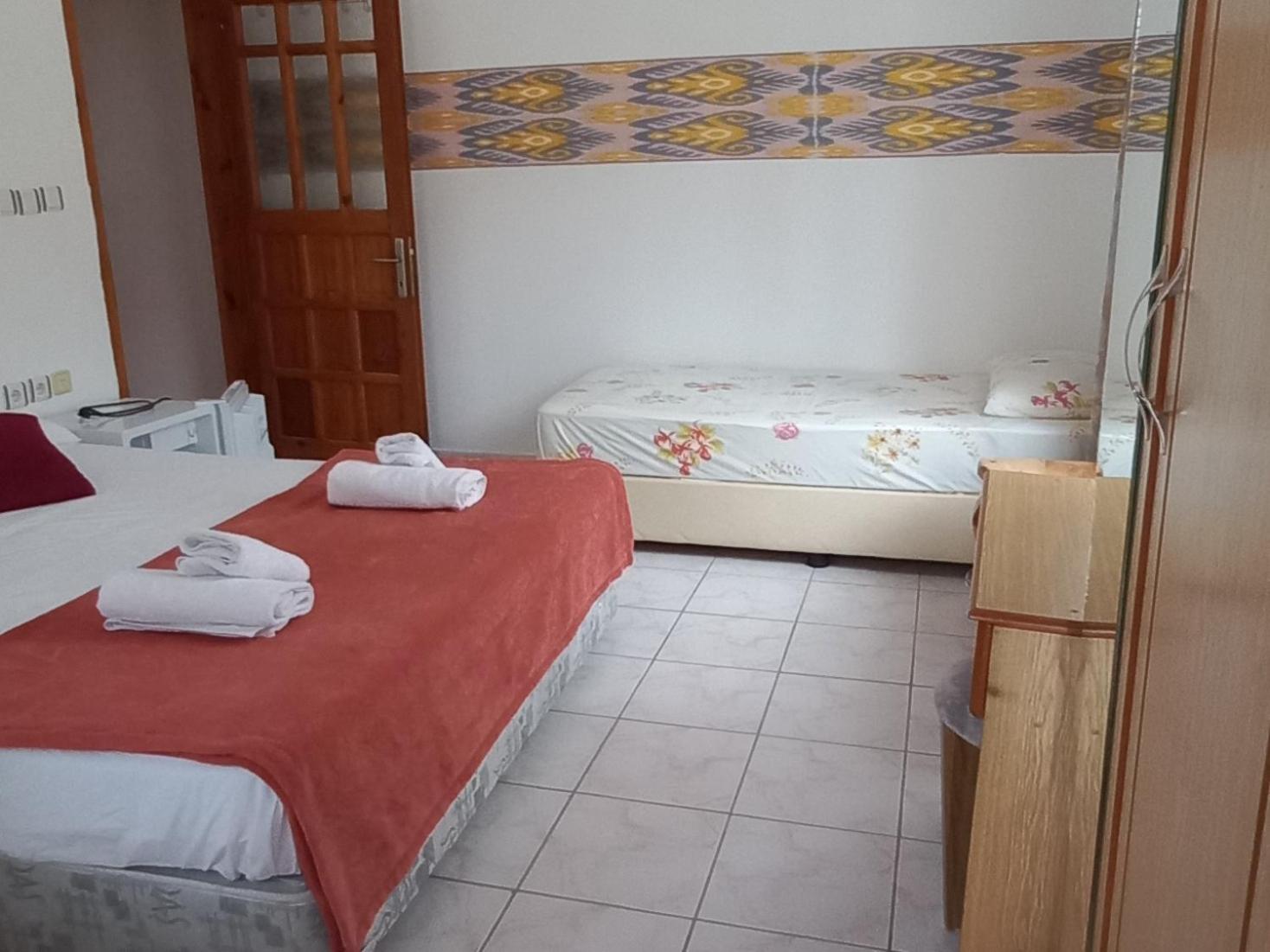 One-Bedroom House - Photo 31