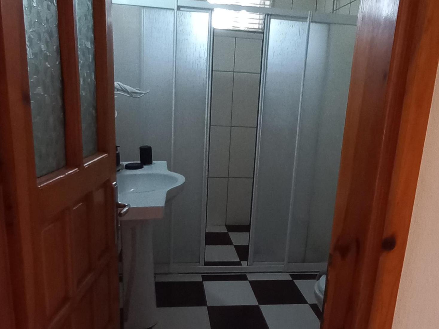 One-Bedroom House - Photo 33