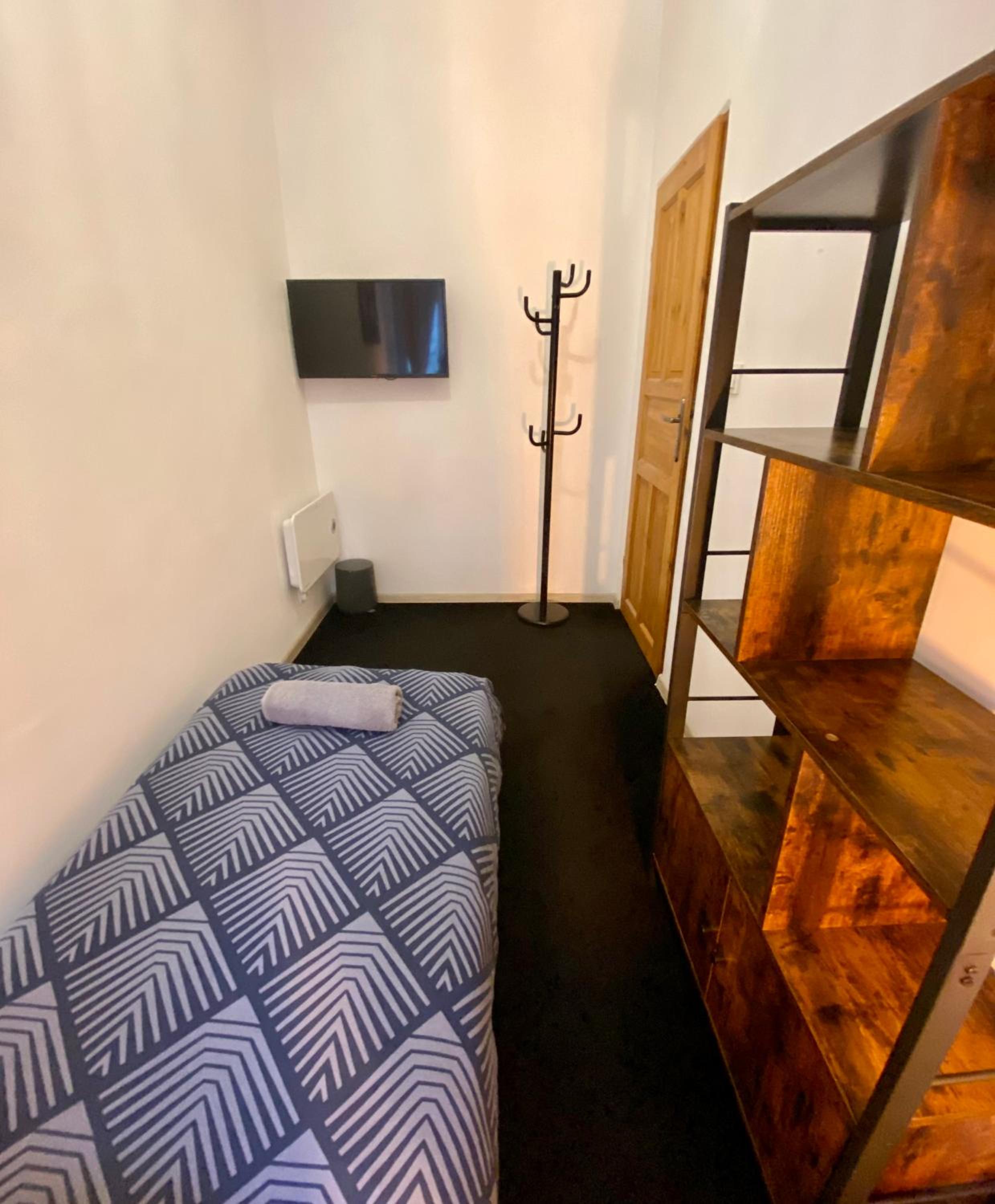 Small Single Room photo 3