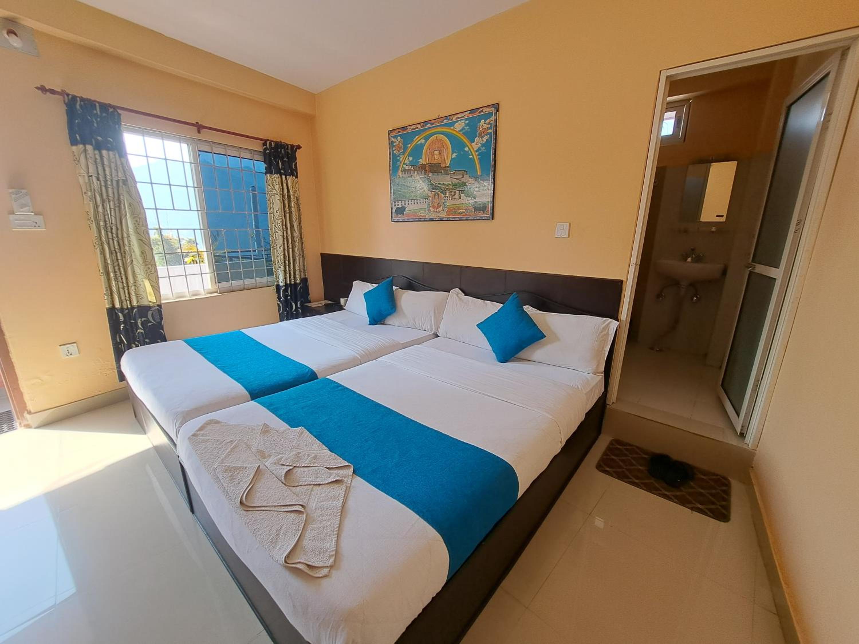 Twin Room with Lake View photo 3