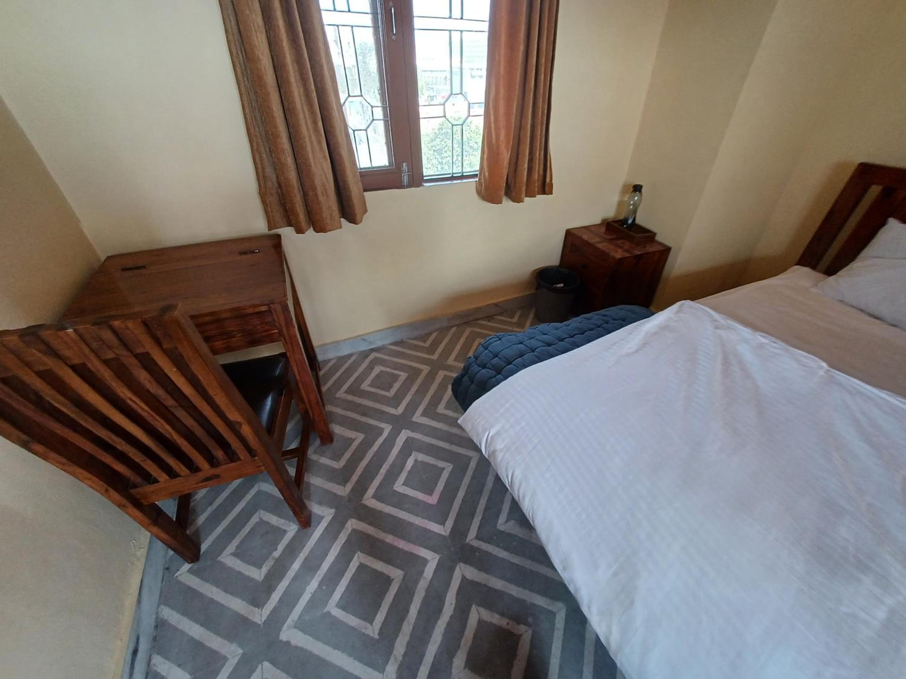 Single Room with Shared Bathroom