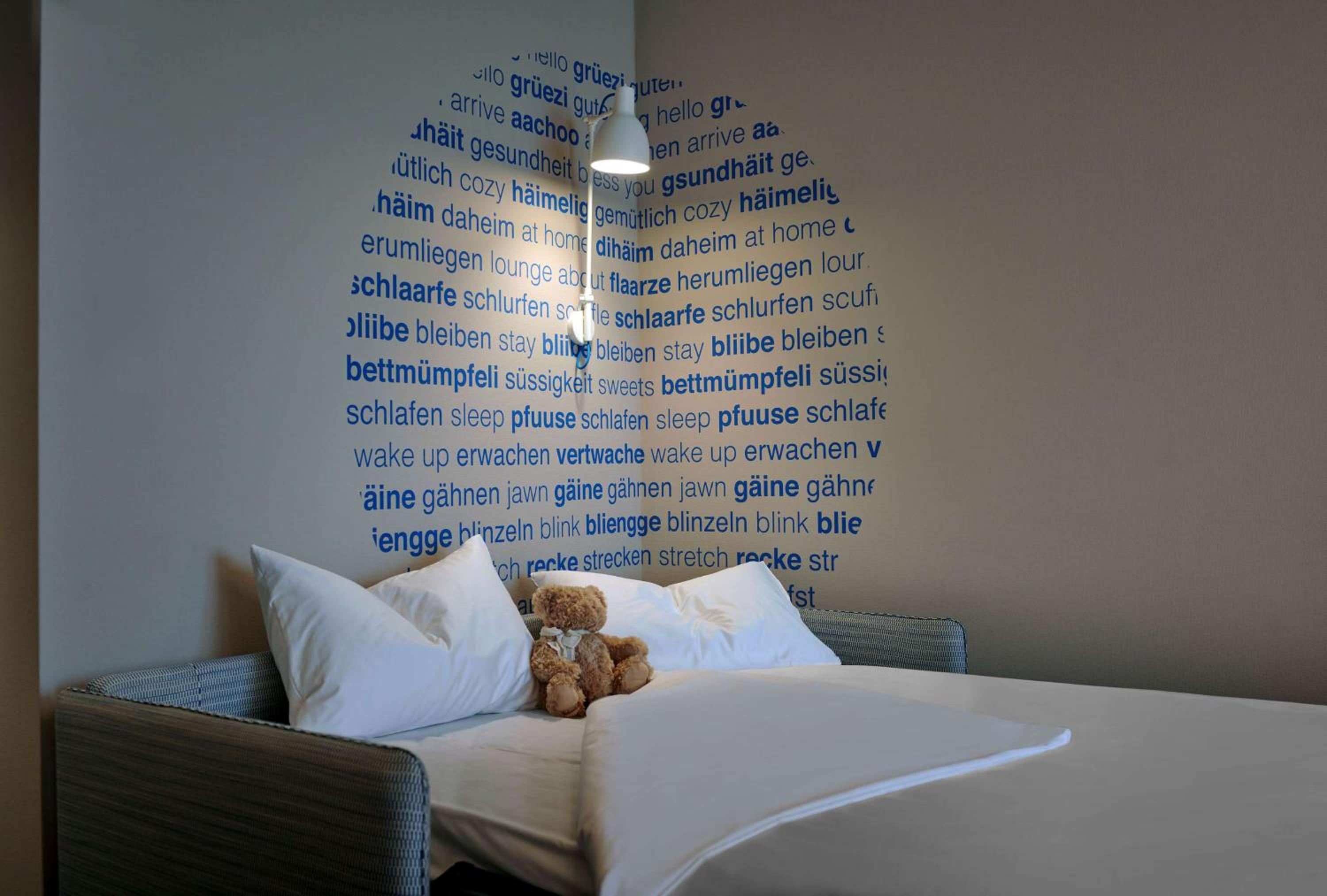 Twin Room with Sofa Bed - Photo 12