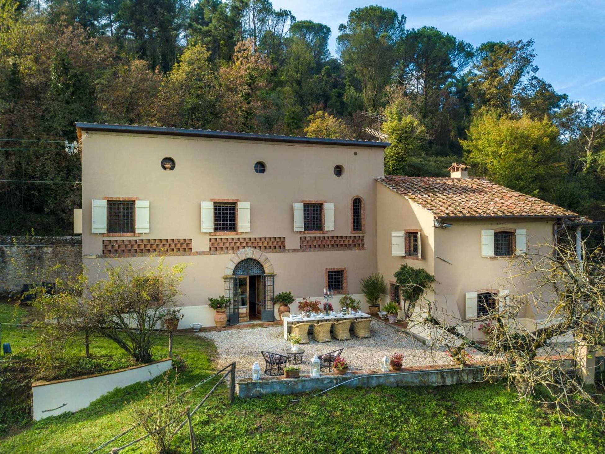 Villa photo 2
