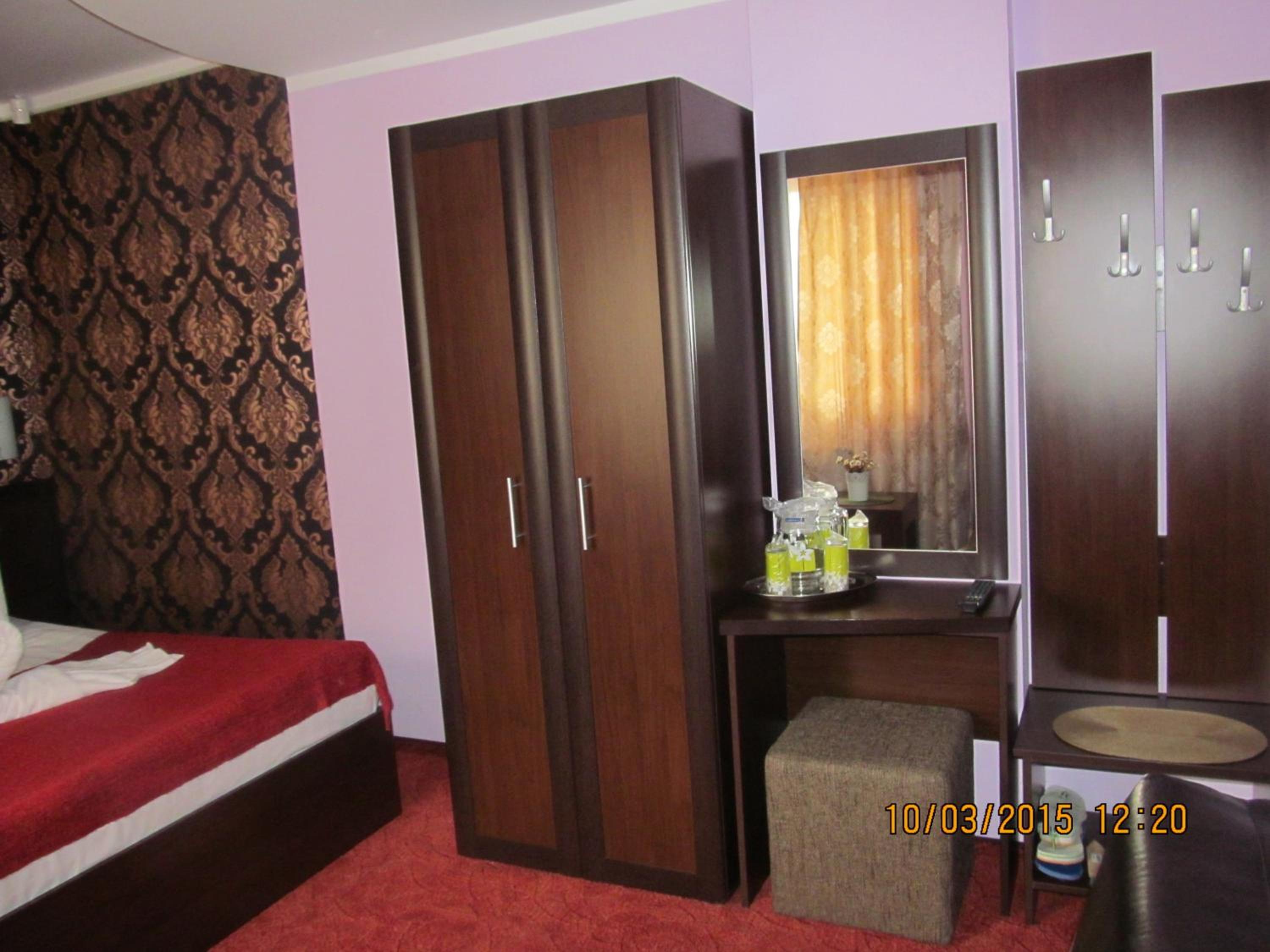 Double Room - Photo 13