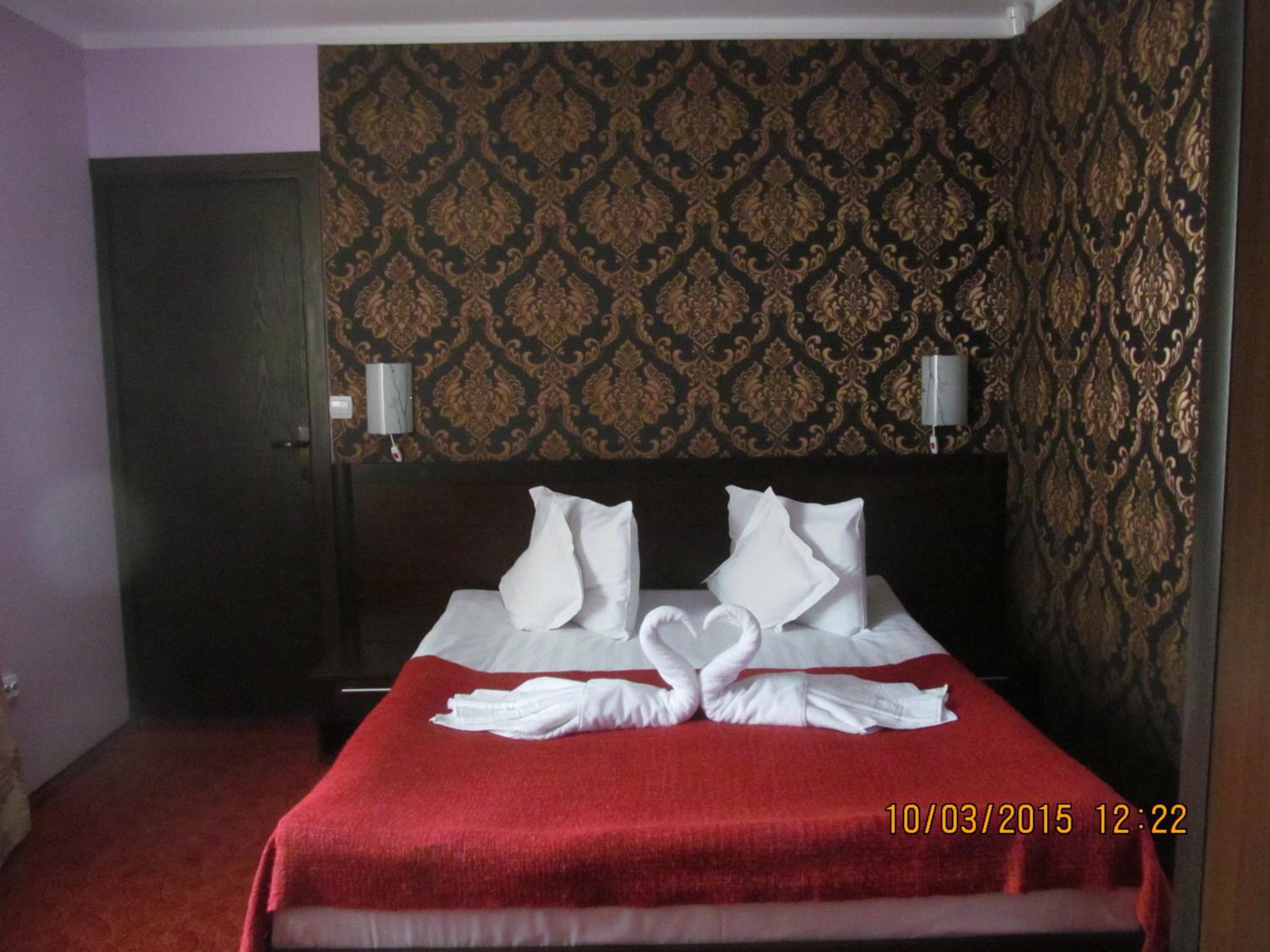 Double Room - Photo 15