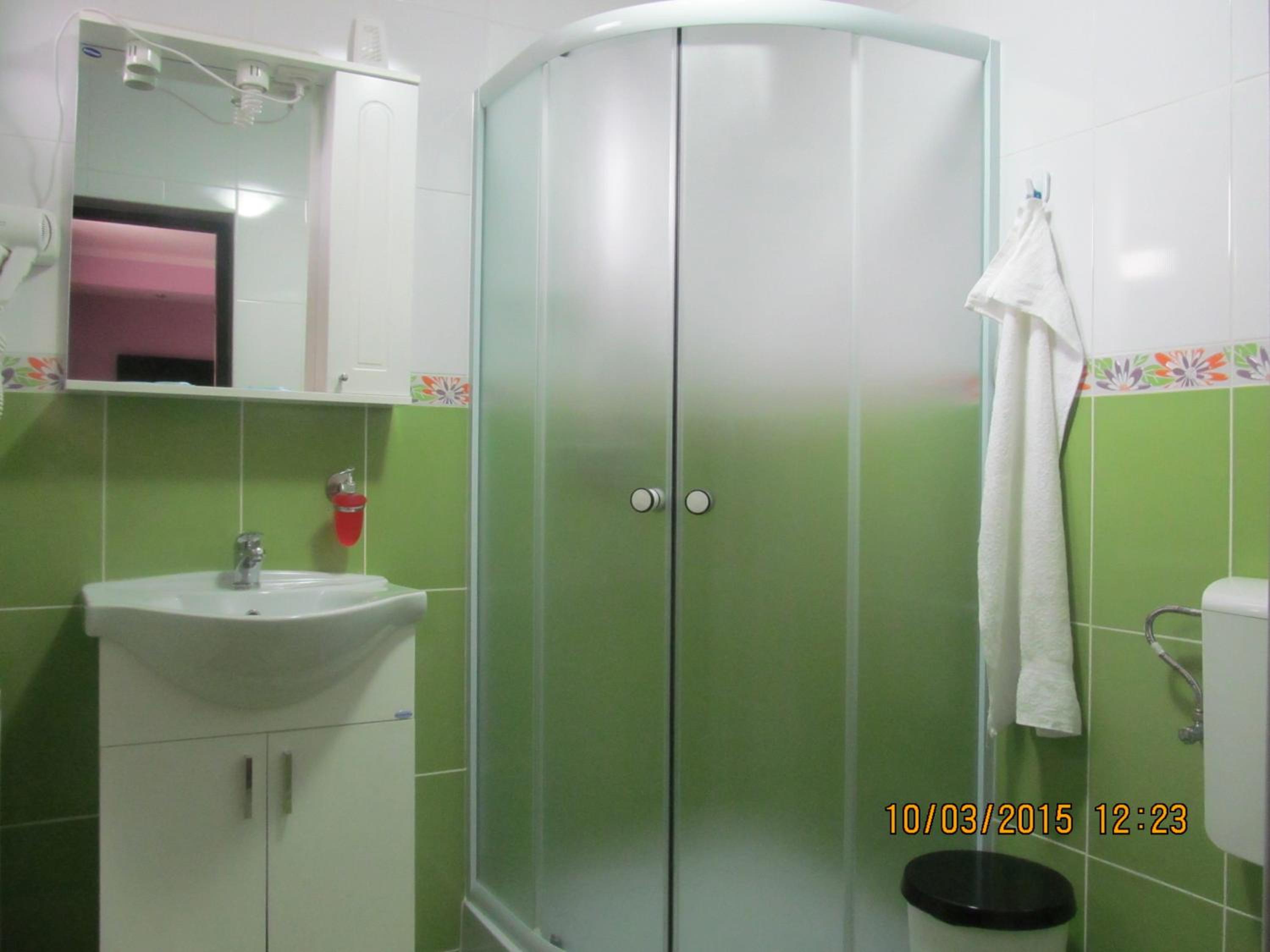 Double Room - Photo 16