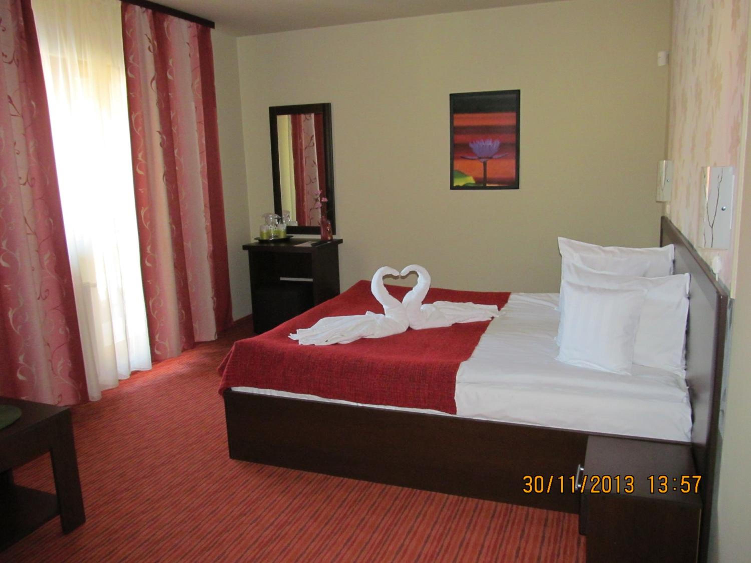 Double Room - Photo 12