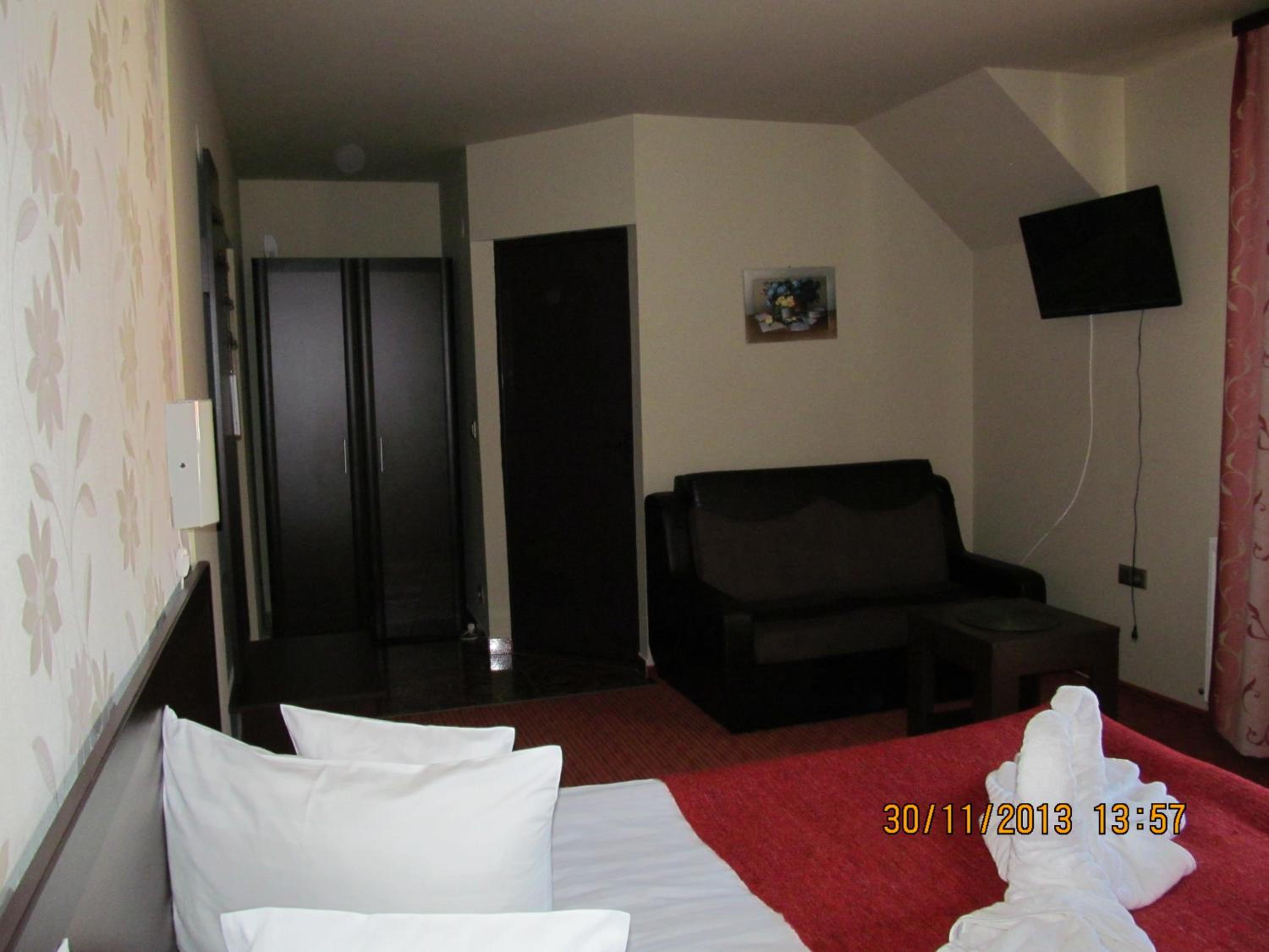 Double Room - Photo 17