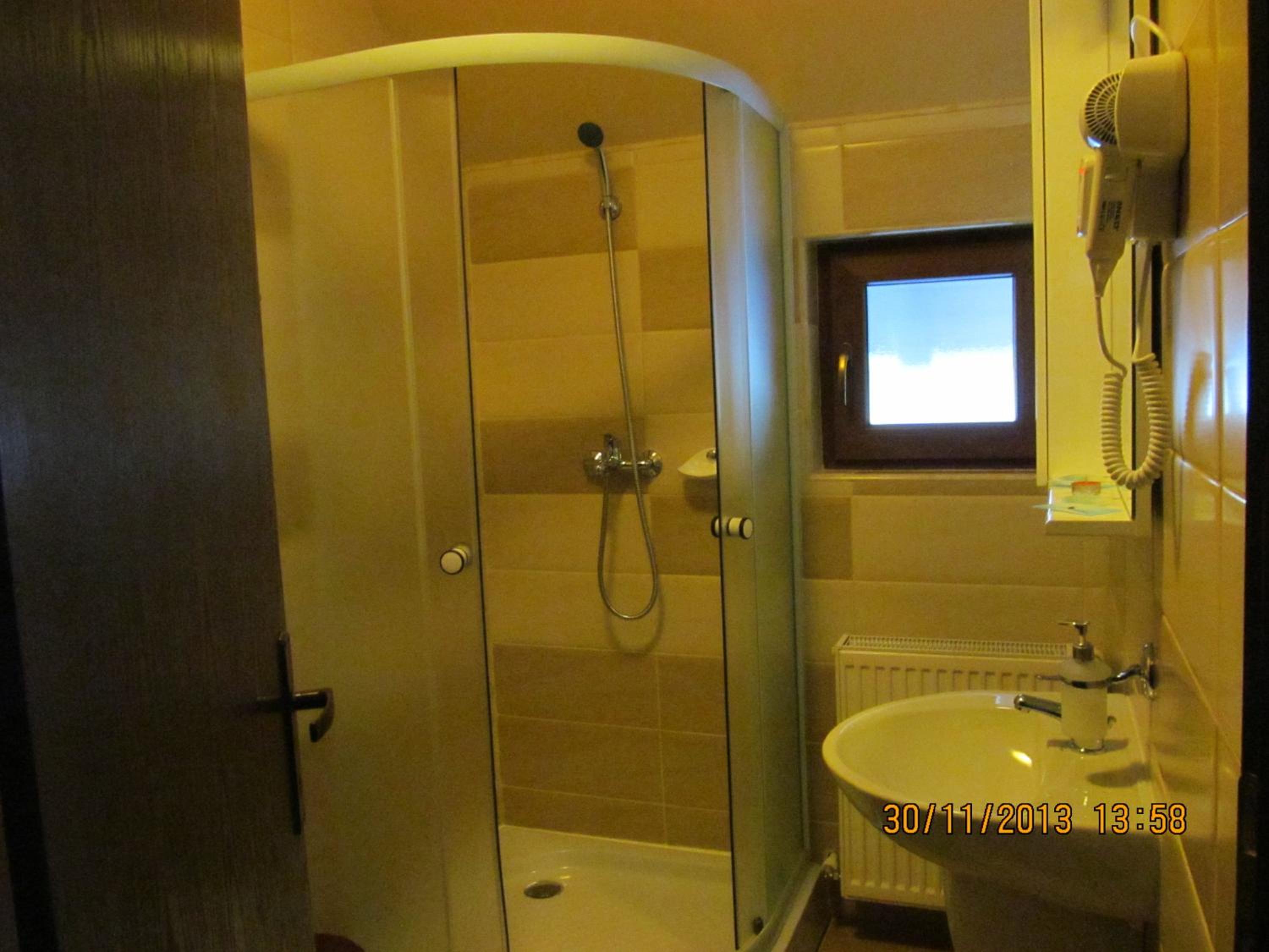 Double Room - Photo 18