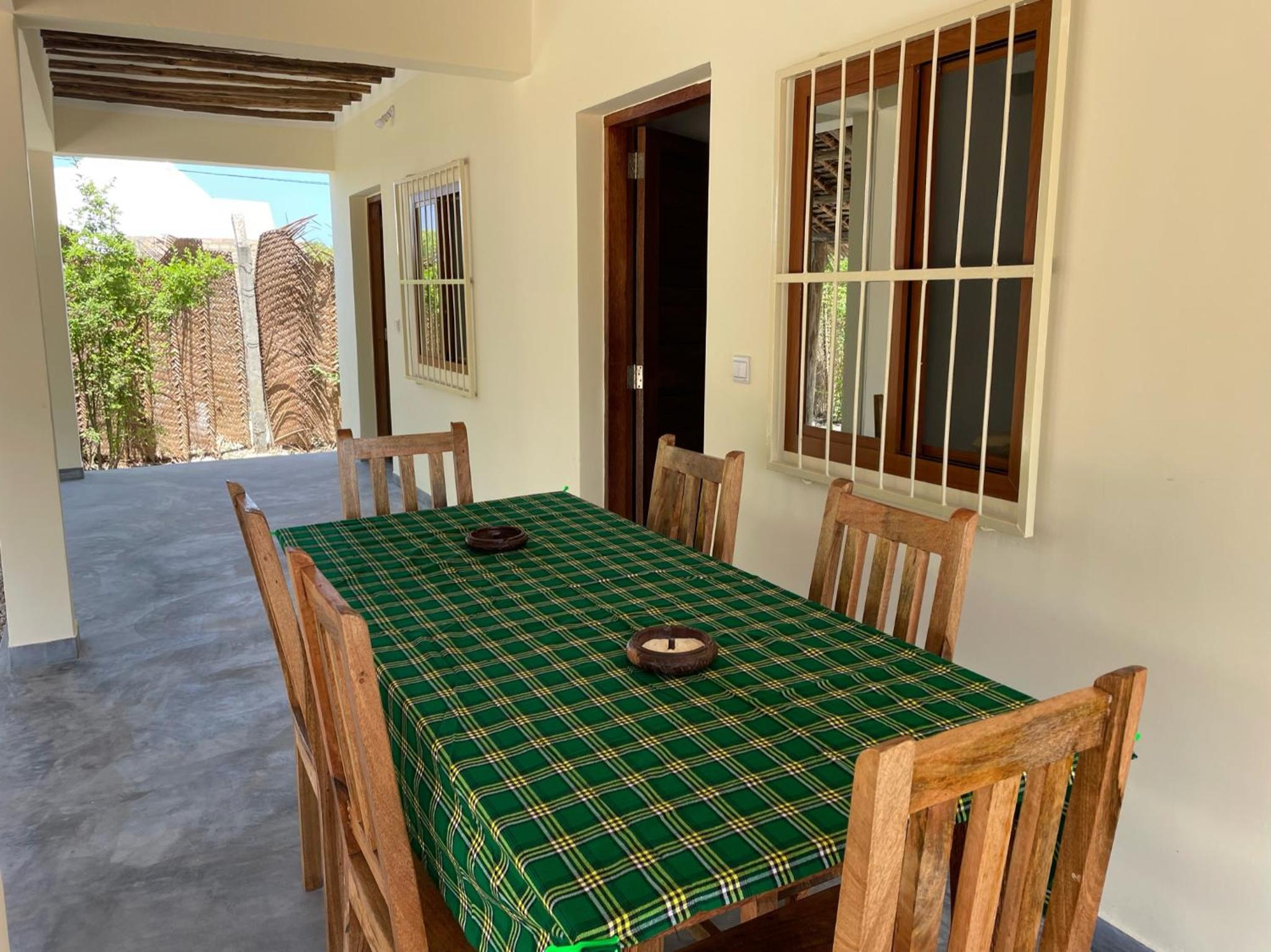 One-Bedroom Bungalow - Photo 2