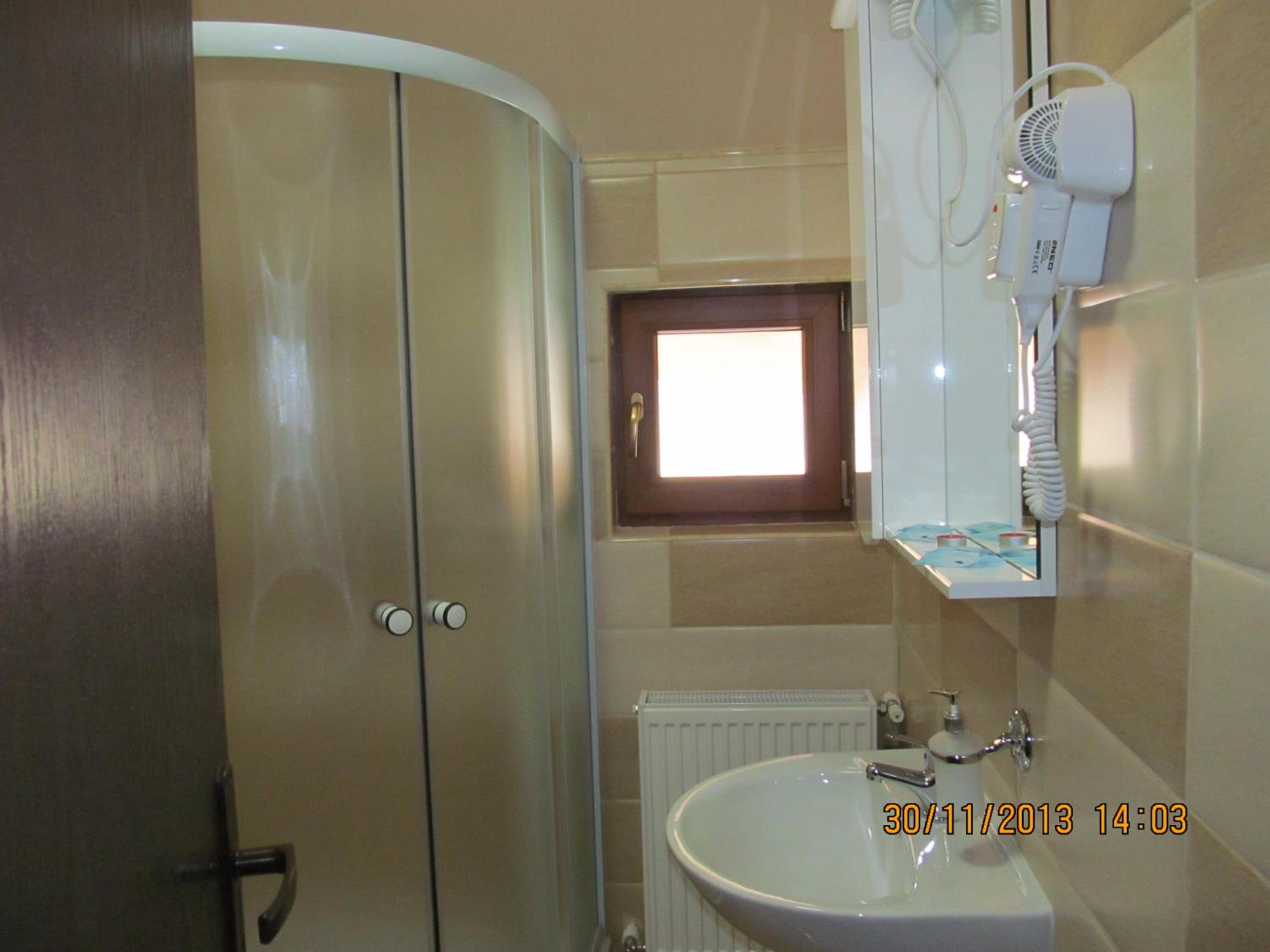 Double Room - Photo 22