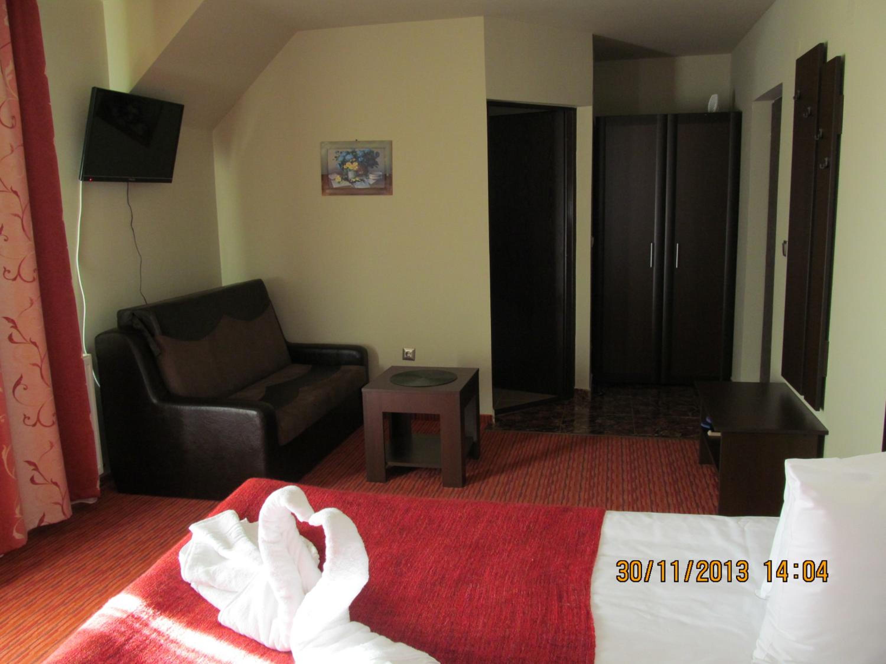 Double Room - Photo 25