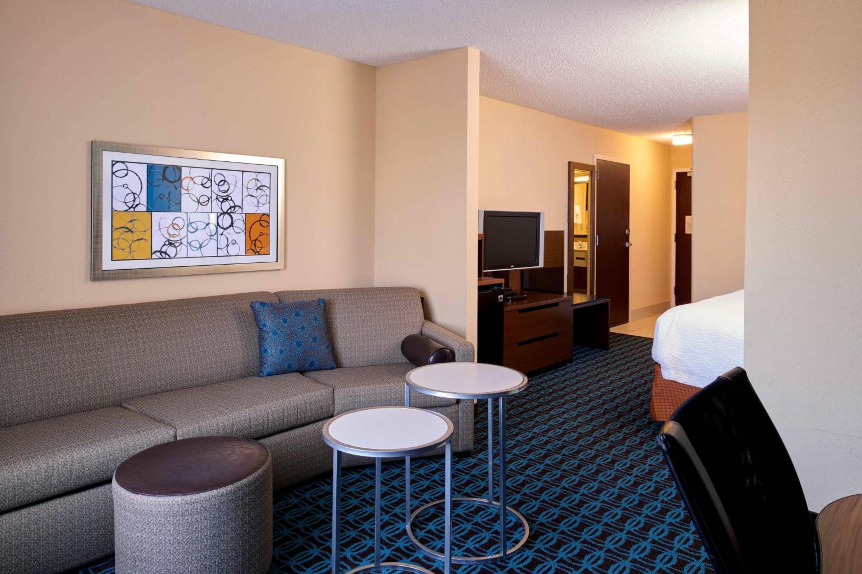 Larger King Room with Sofa Bed - Photo 5