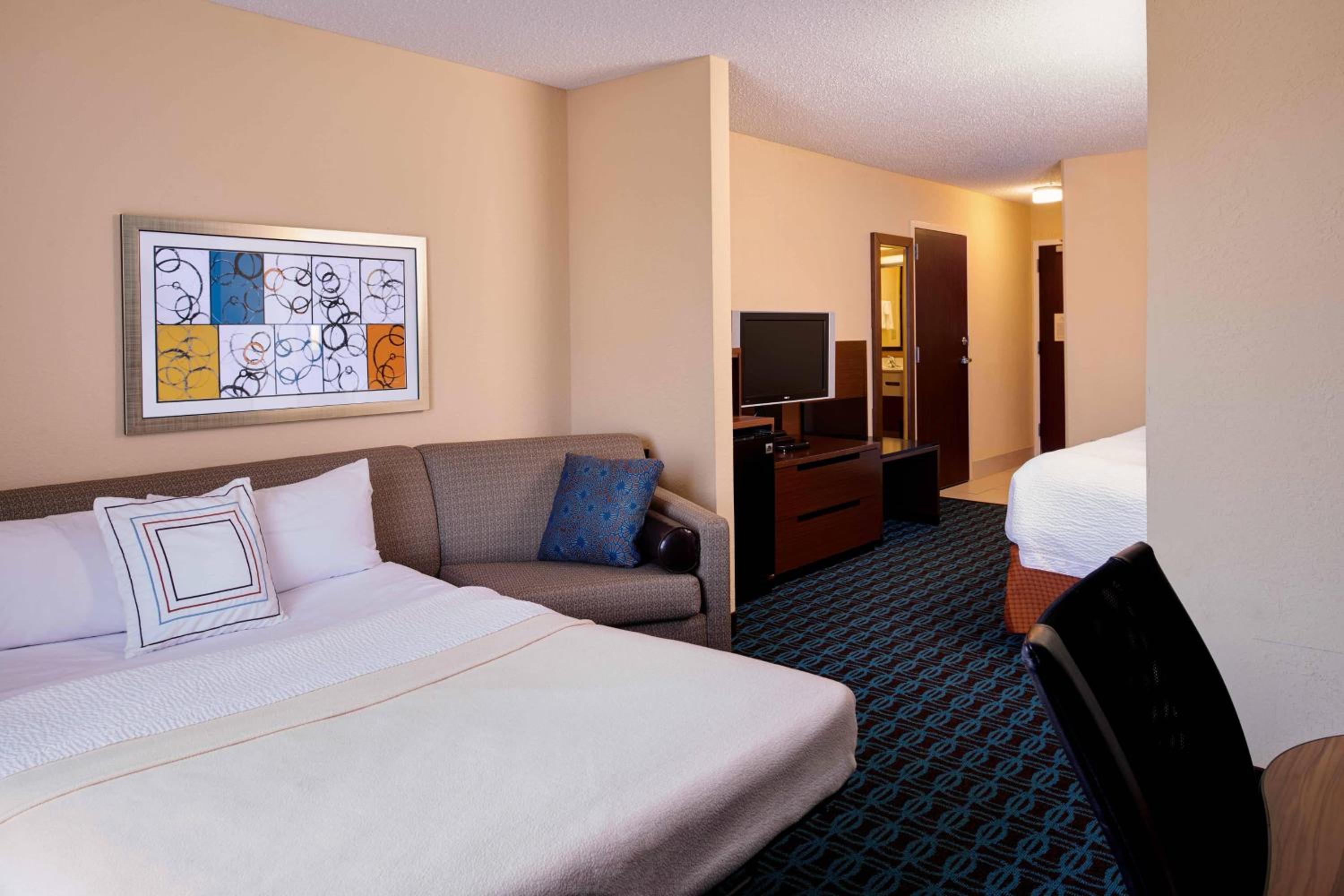 Larger King Room with Sofa Bed - Photo 6