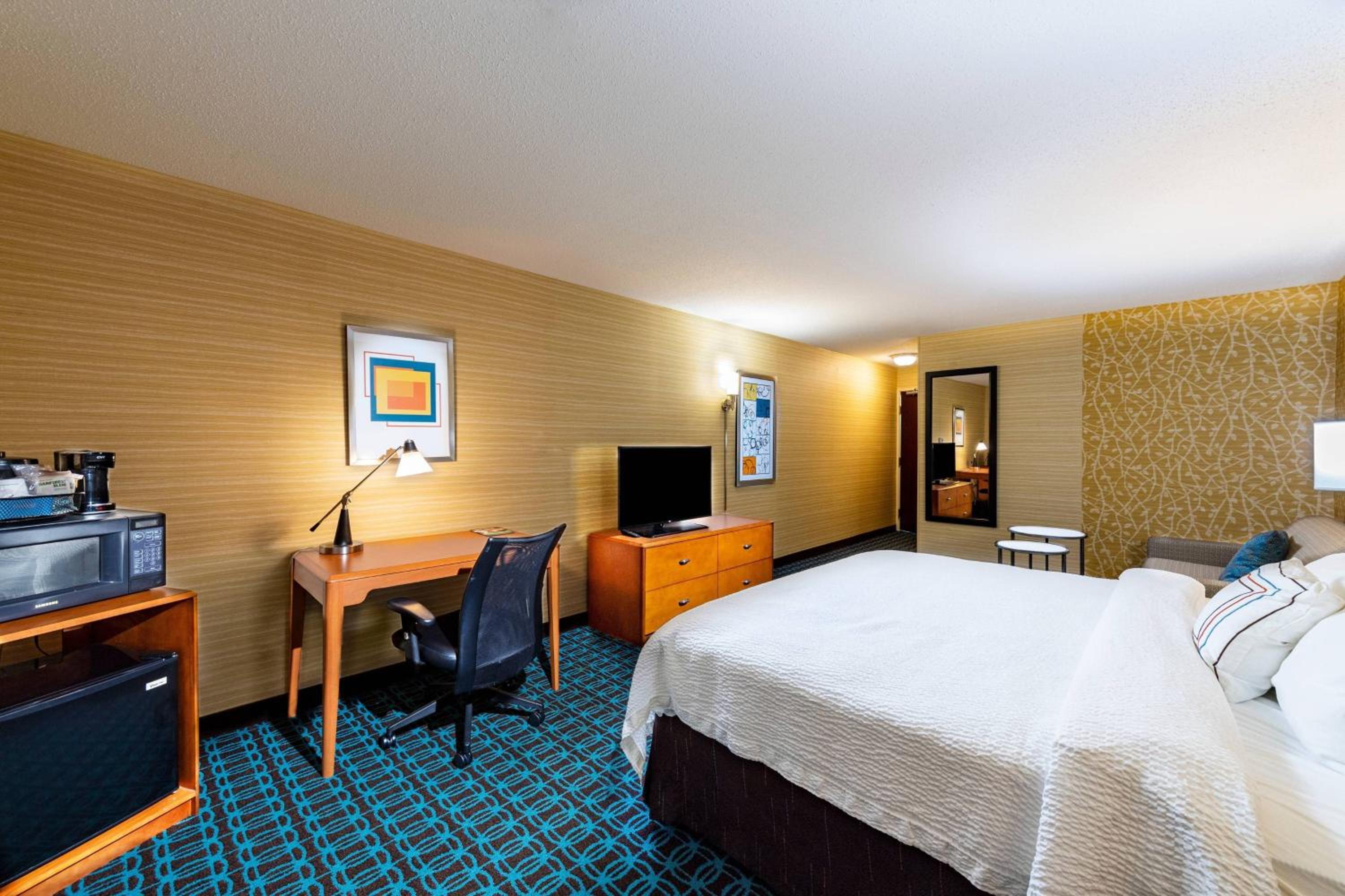 Larger King Room with Sofa Bed - Photo 2