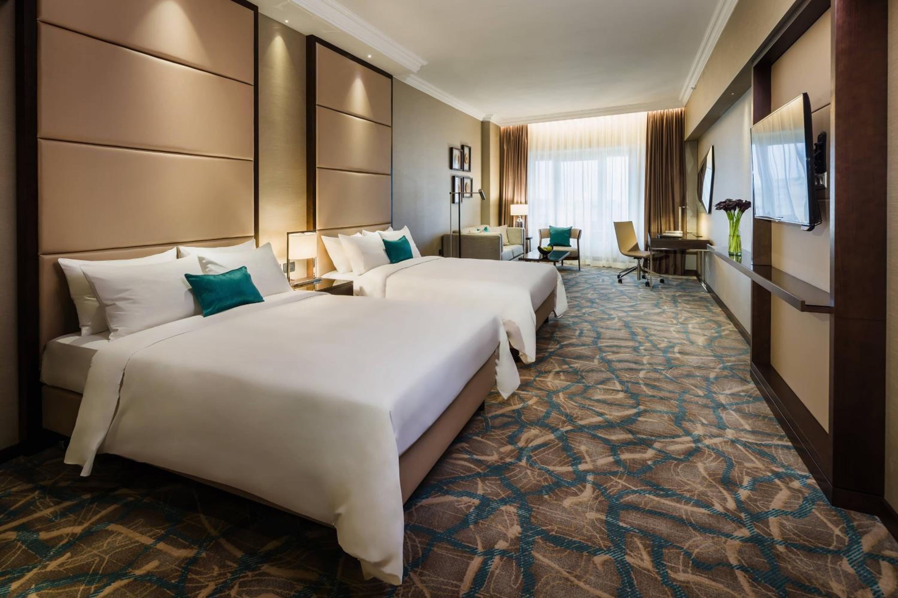 Grand Executive Double Double with Access and Breakfast in Executive Lounge - Photo 4