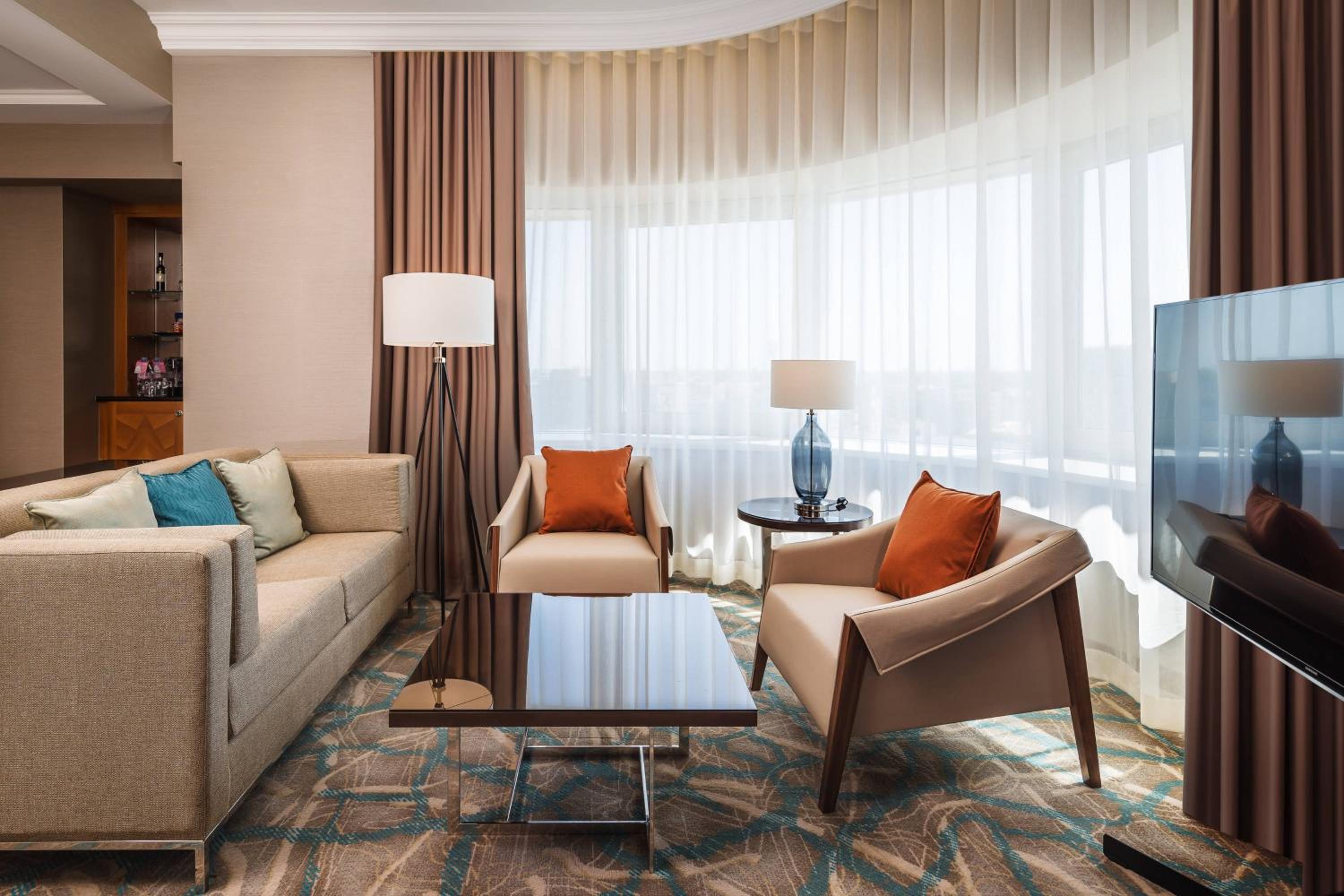 Senator Suite with Access and Breakfast in Executive Lounge - Photo 2