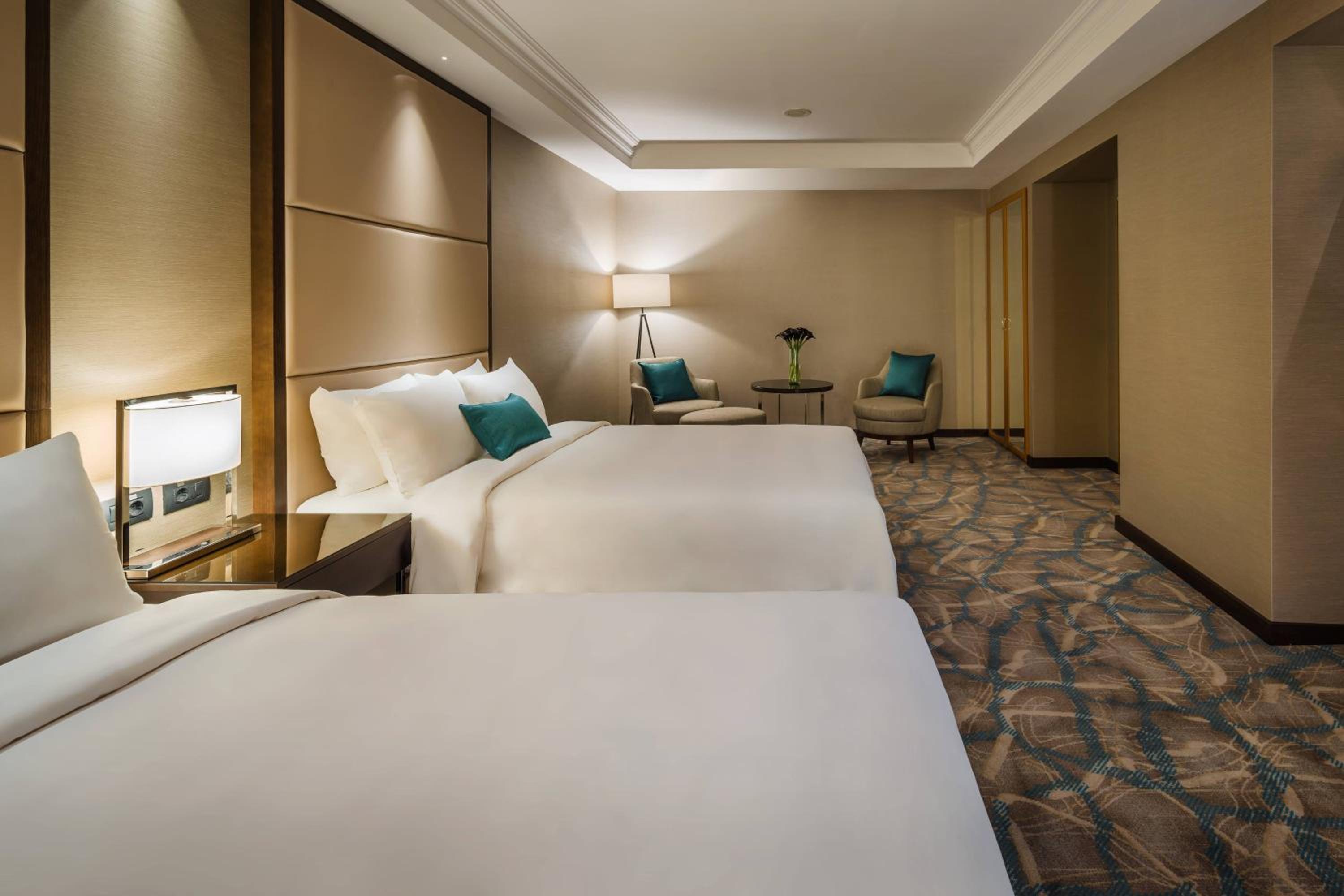 Two-Bedroom Family Suite with Access and Breakfast in  Executive Lounge - Photo 1