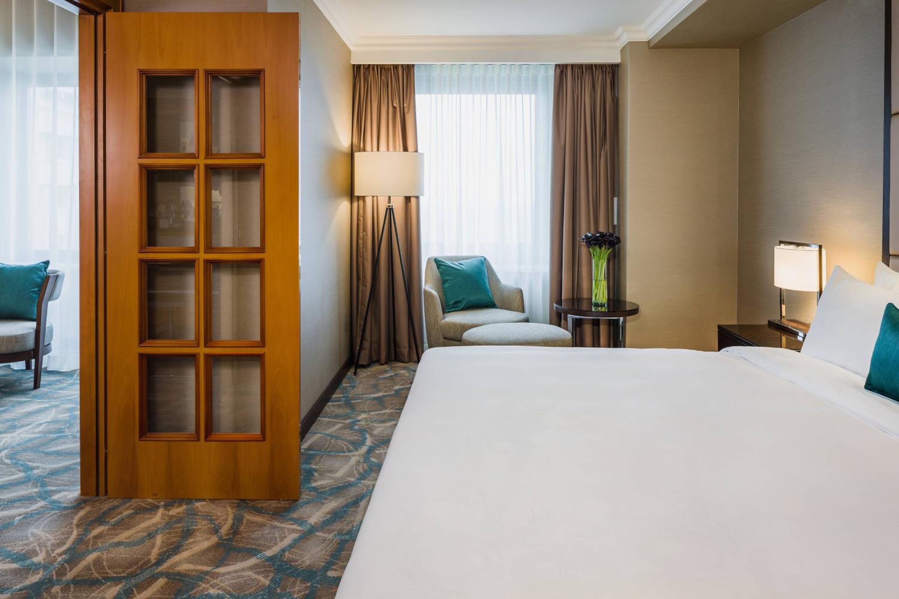 Executive Suite with Access and Breakfast in Executive Lounge - Photo 5