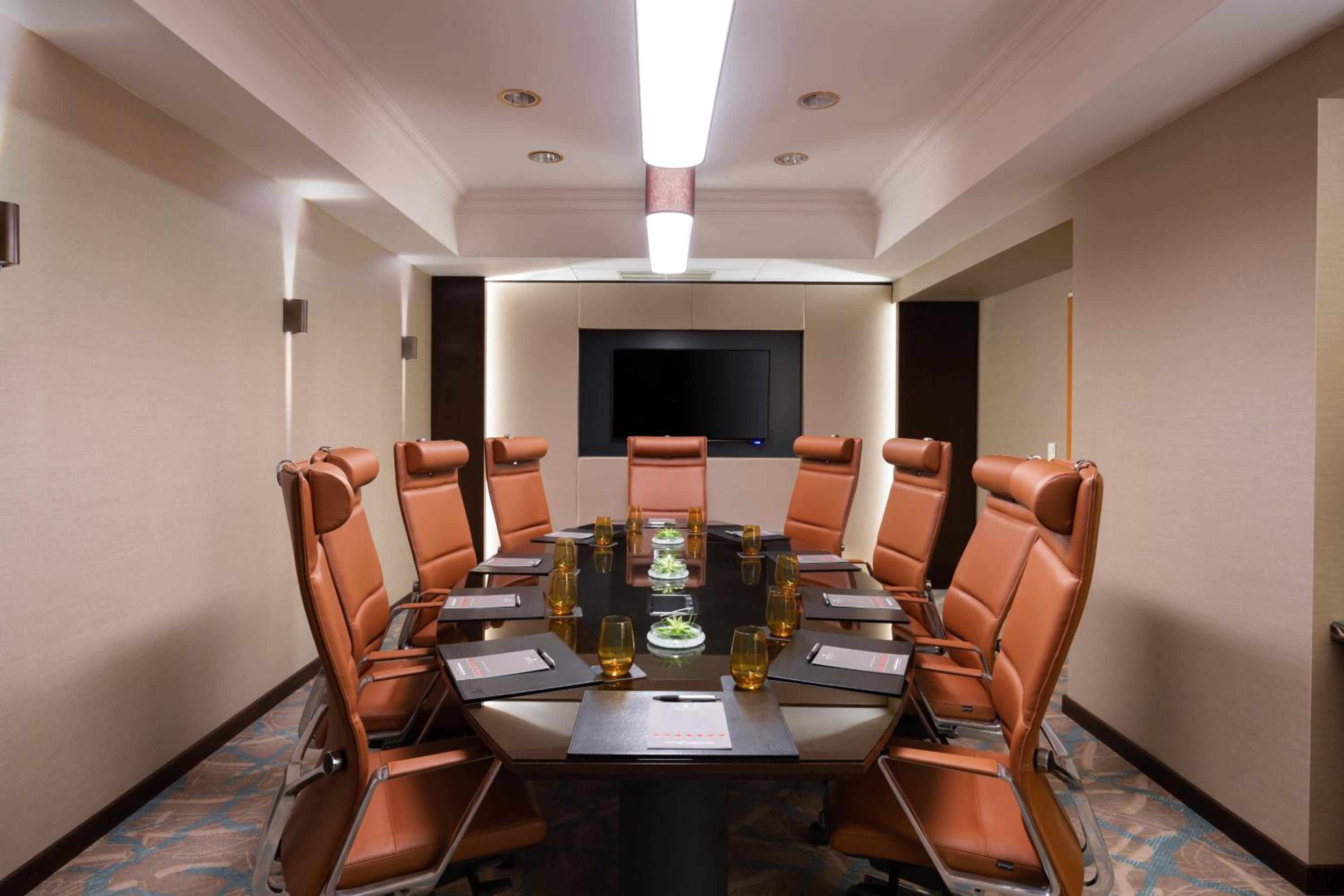 Business Suite with Access and Breakfast in Executive Lounge  - Photo 8
