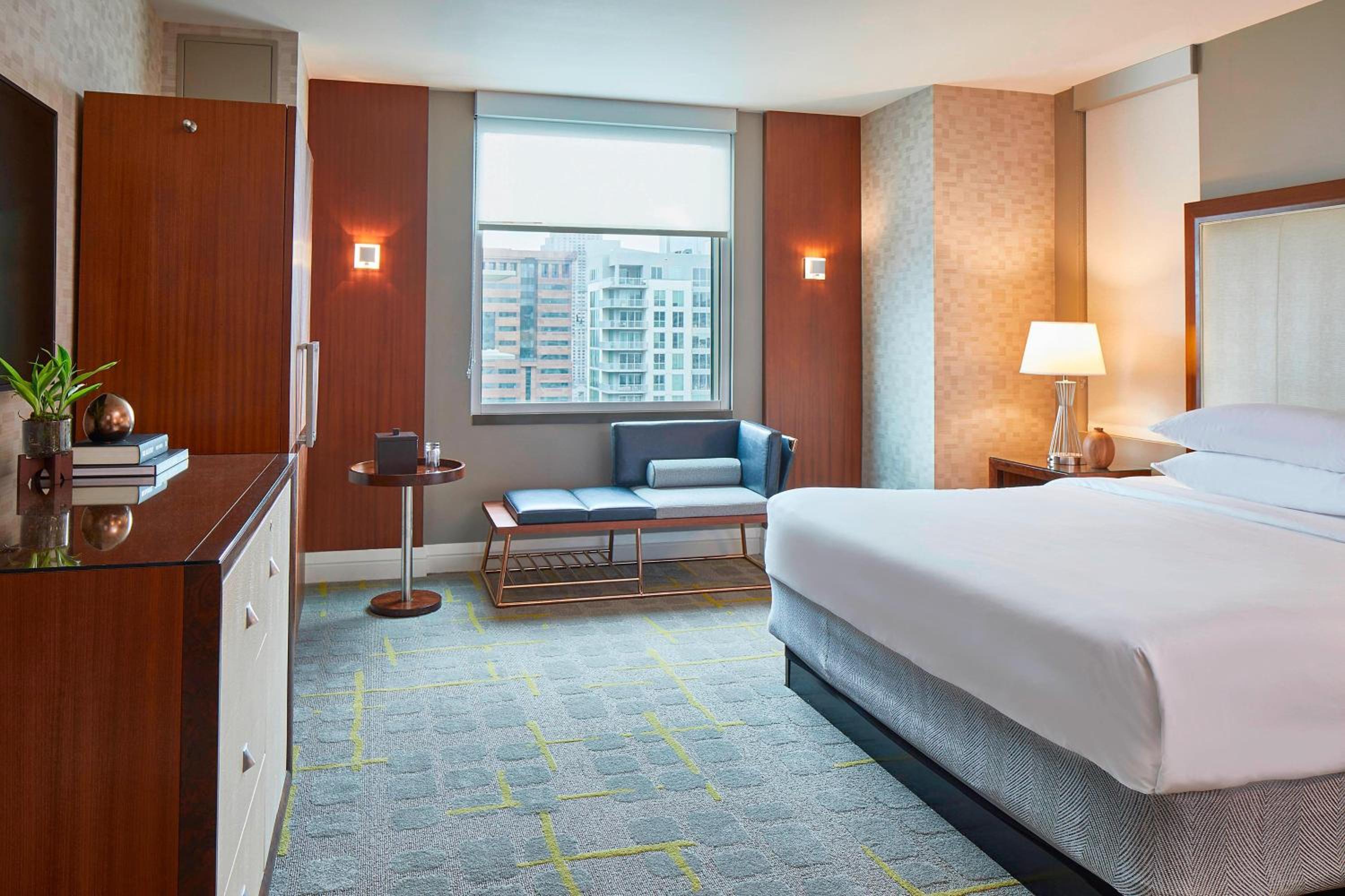Deluxe King Room - Photo 1