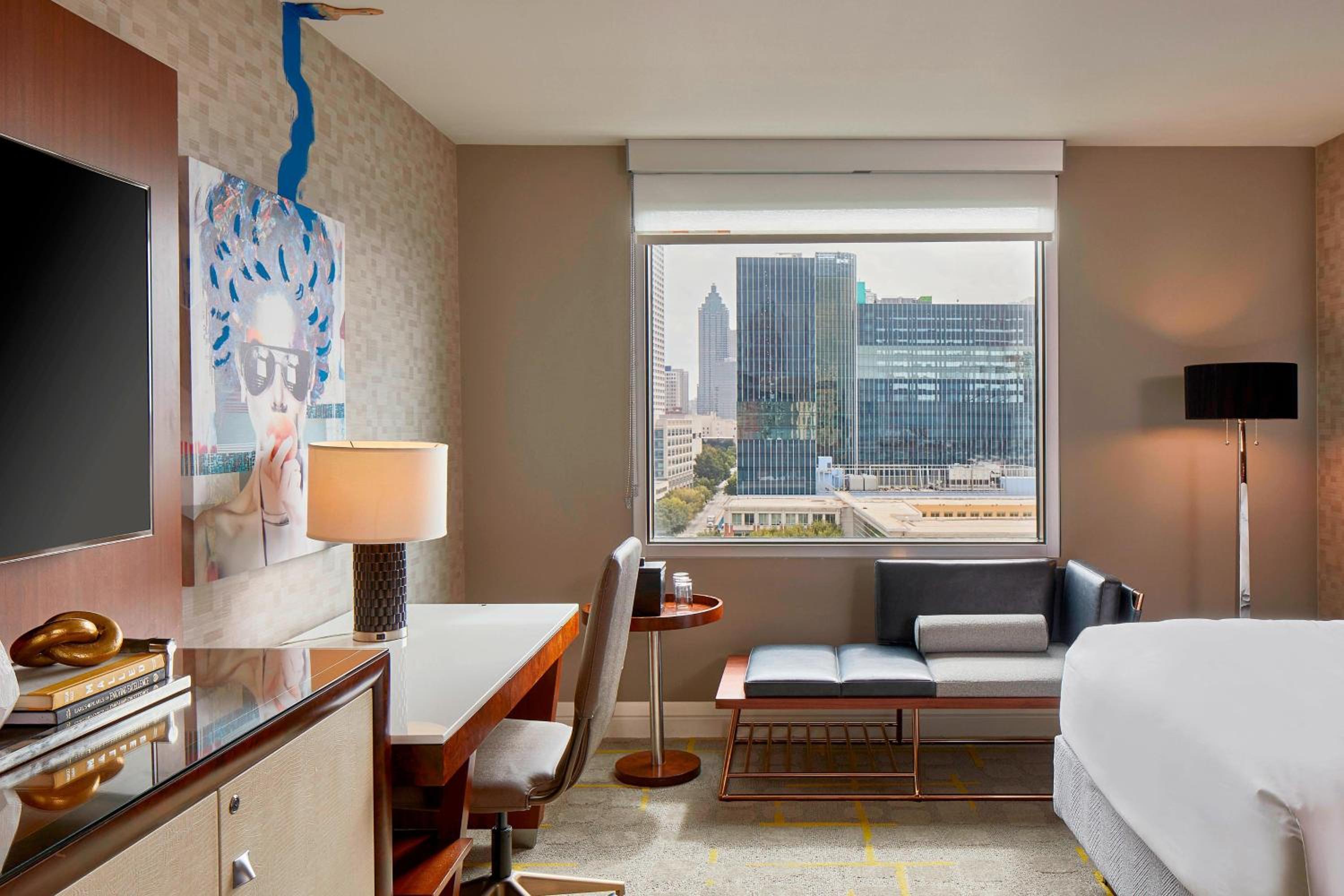 Deluxe Queen Room with Two Queen Beds - Non-Smoking - Photo 2