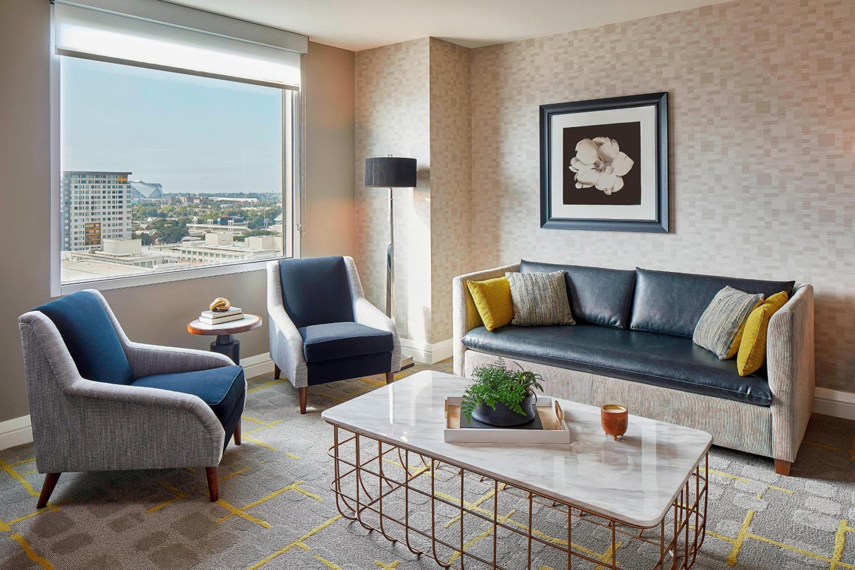Executive King Suite - Non-Smoking - Photo 5
