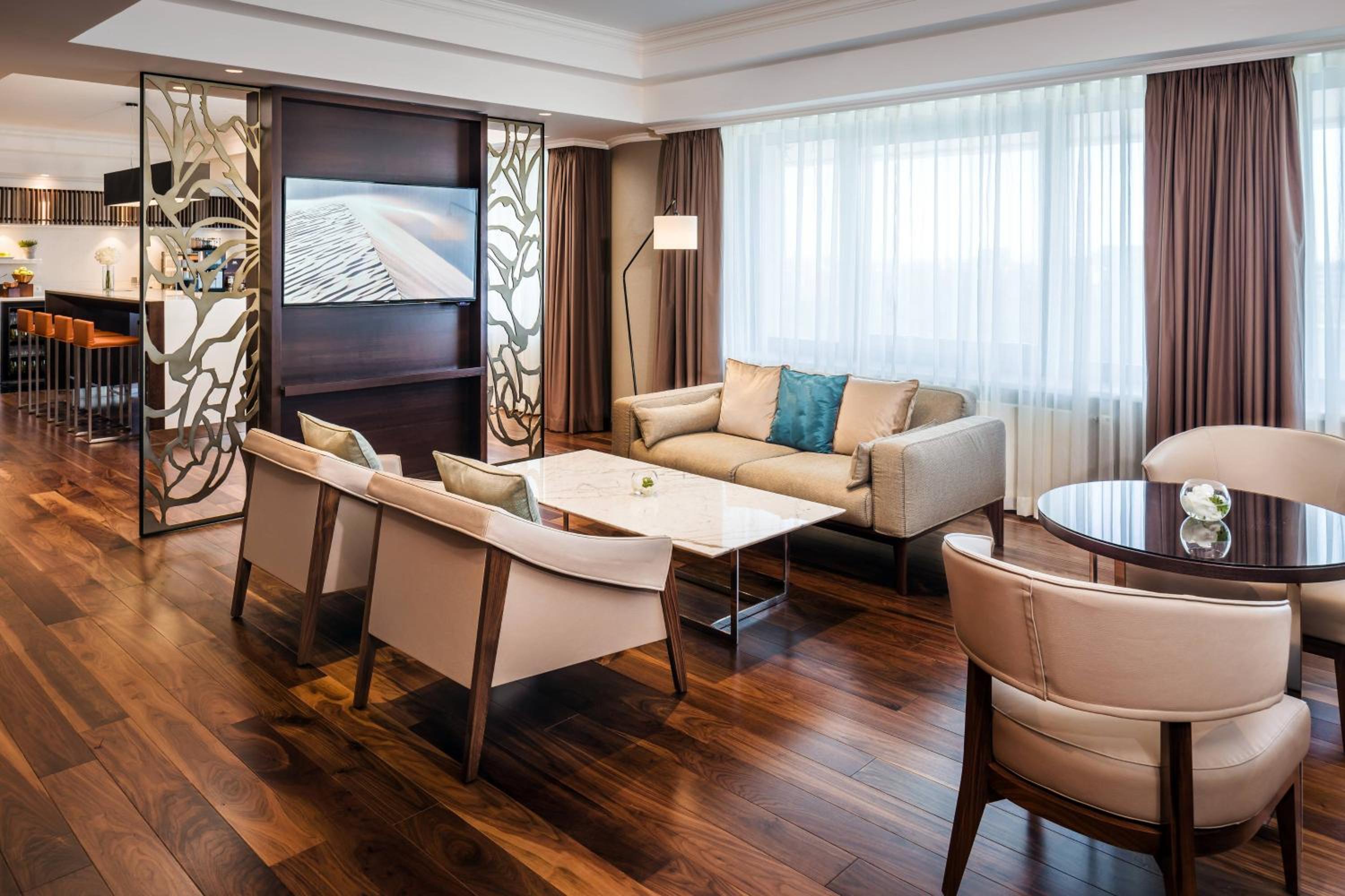 Executive Room with Access and Breakfast Executive Lounge - Photo 10