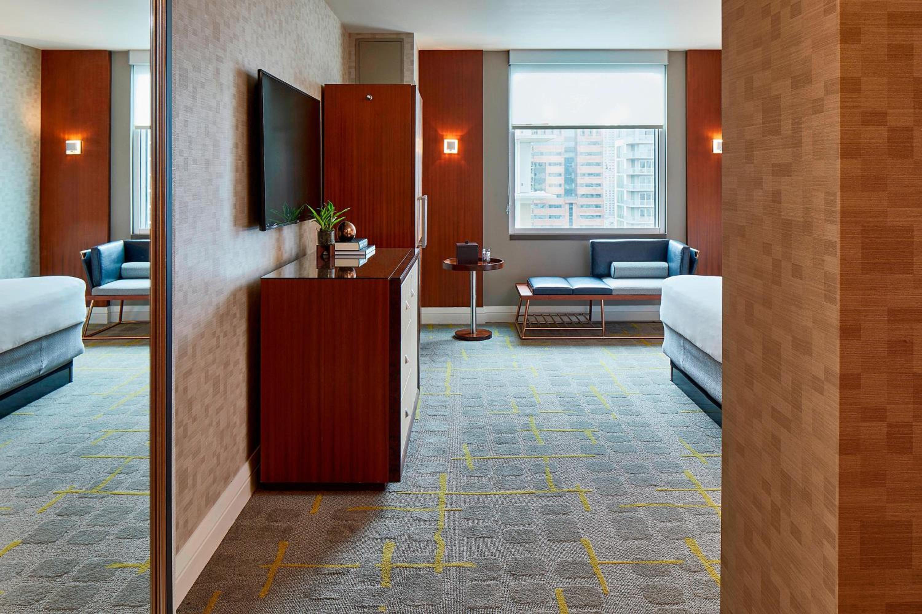 Deluxe King Room - Photo 4