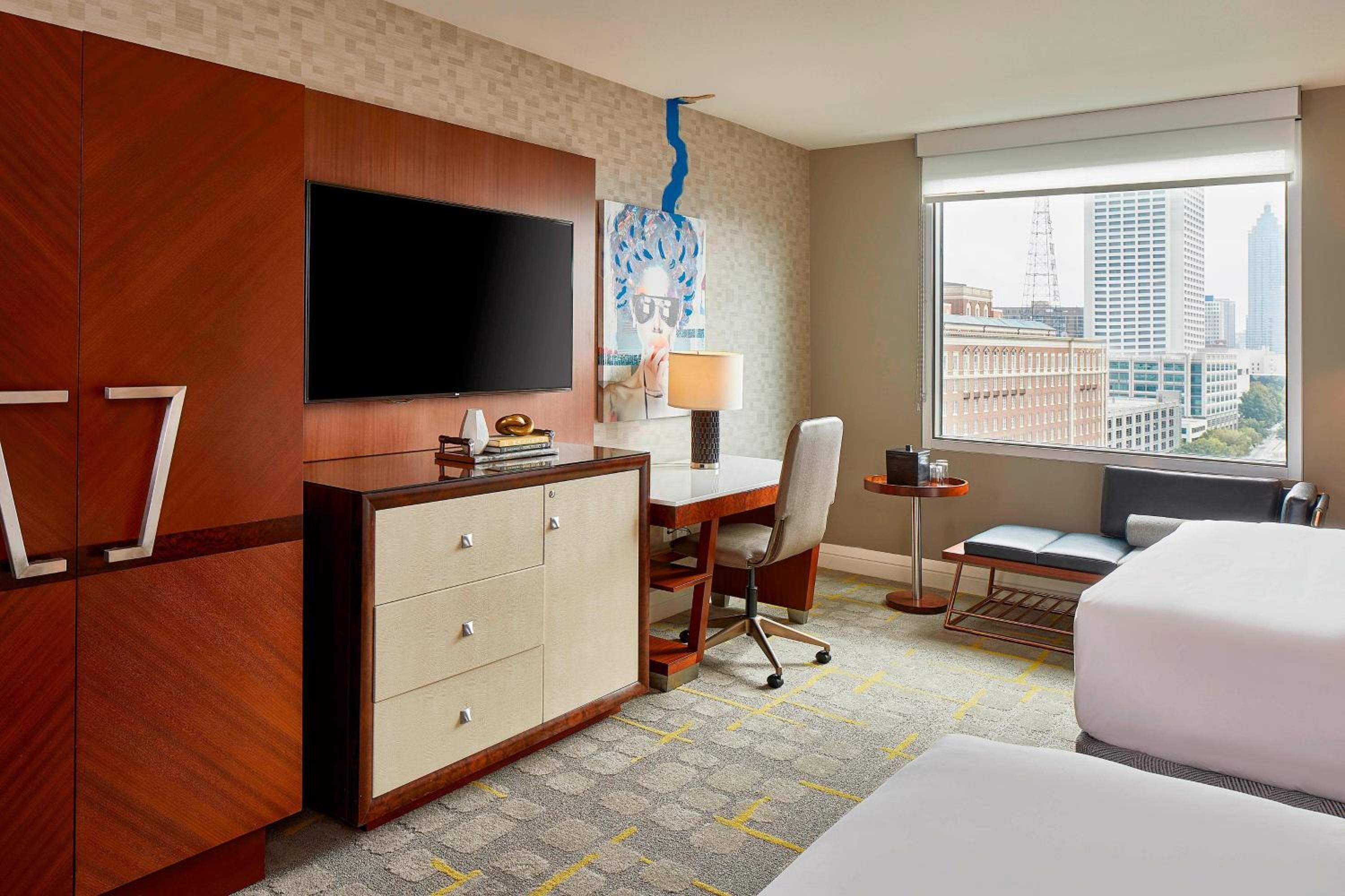Deluxe Queen Room with Two Queen Beds - Non-Smoking - Photo 1